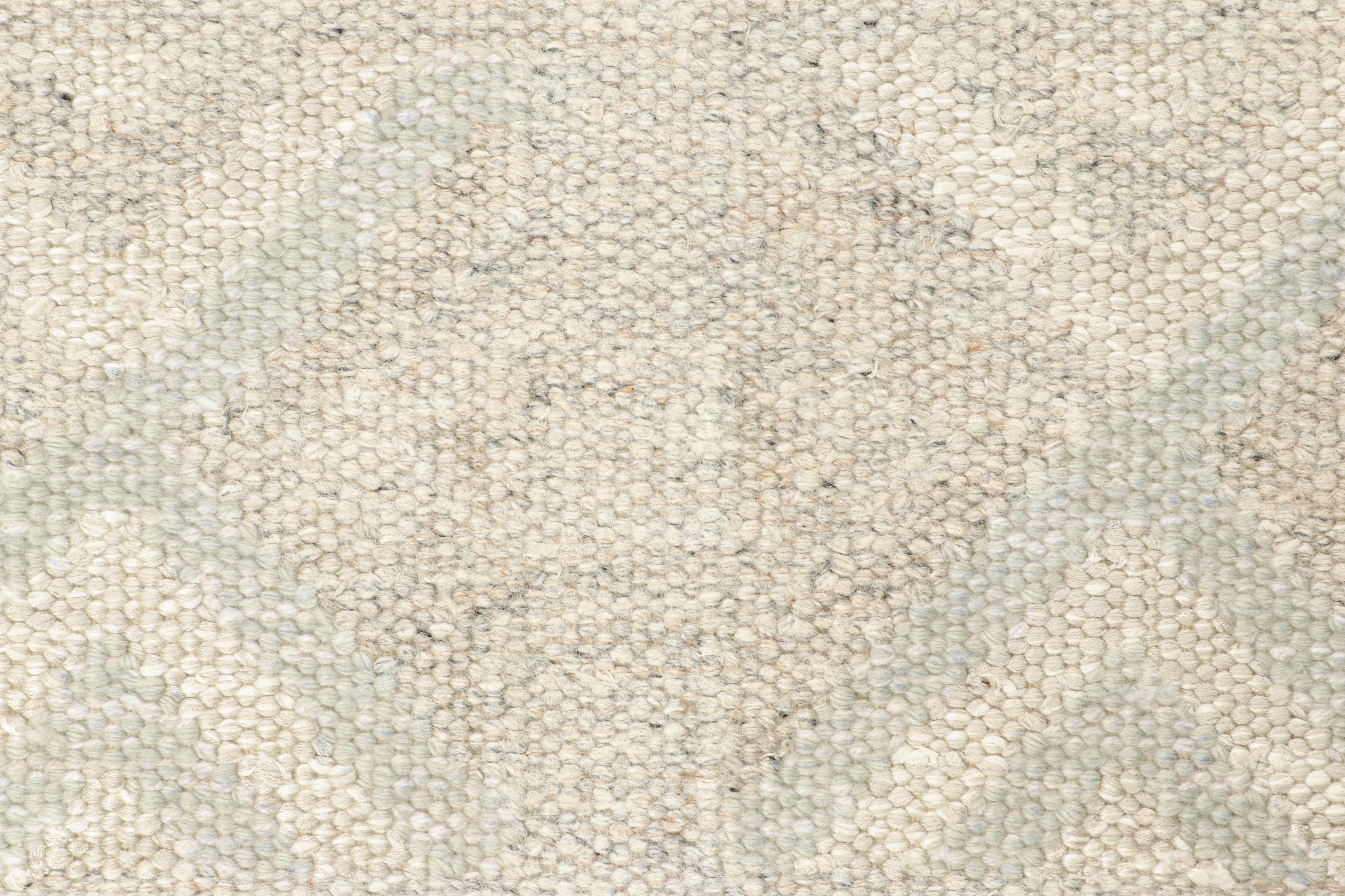 Moderne Rug & Kilim's Scandinavian Style Rug in Cream and Beige with Geometric Patterns (tapis de style scandinave à motifs géométriques) en vente