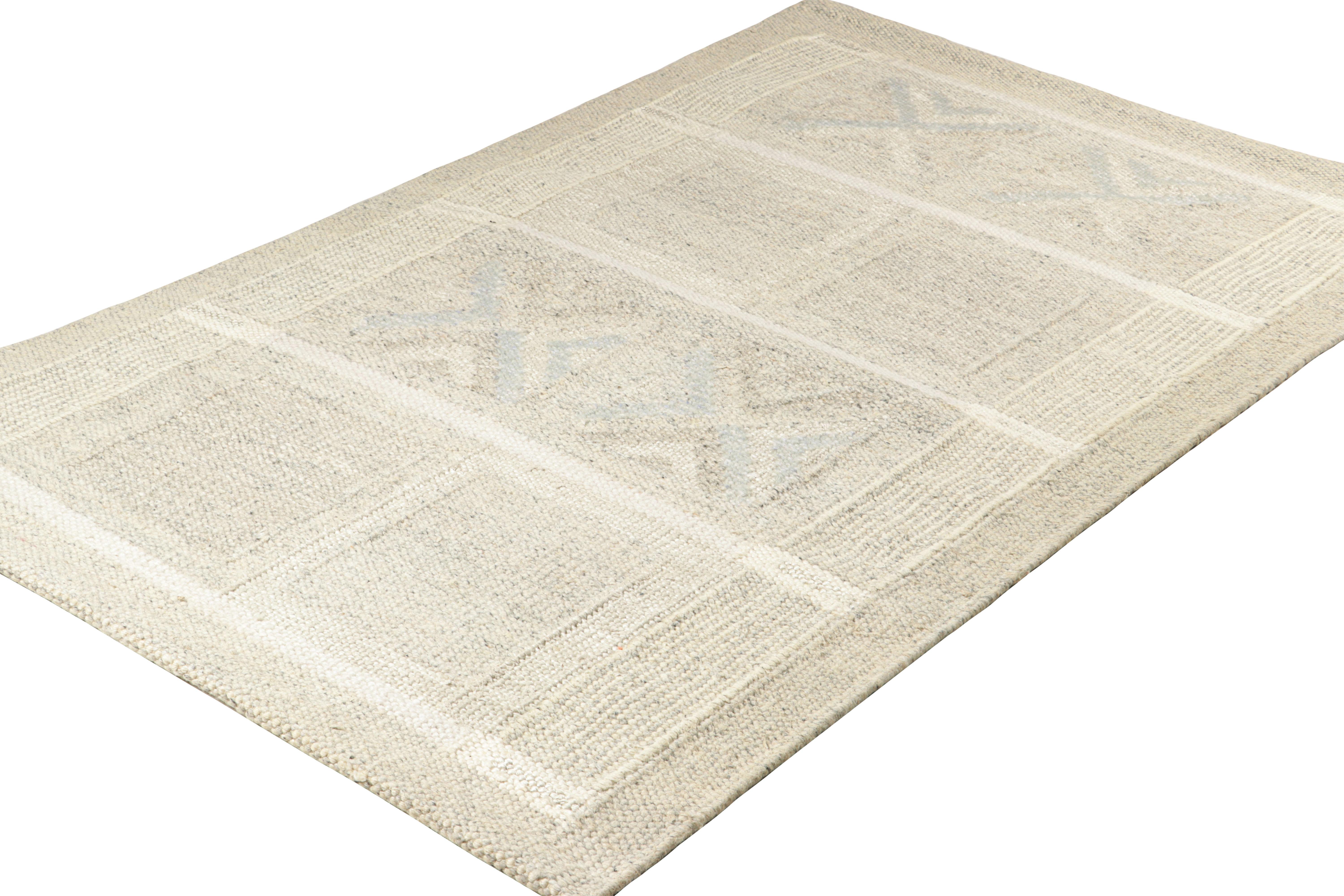 Indien Rug & Kilim's Scandinavian Style Rug in Cream and Beige with Geometric Patterns (tapis de style scandinave à motifs géométriques) en vente