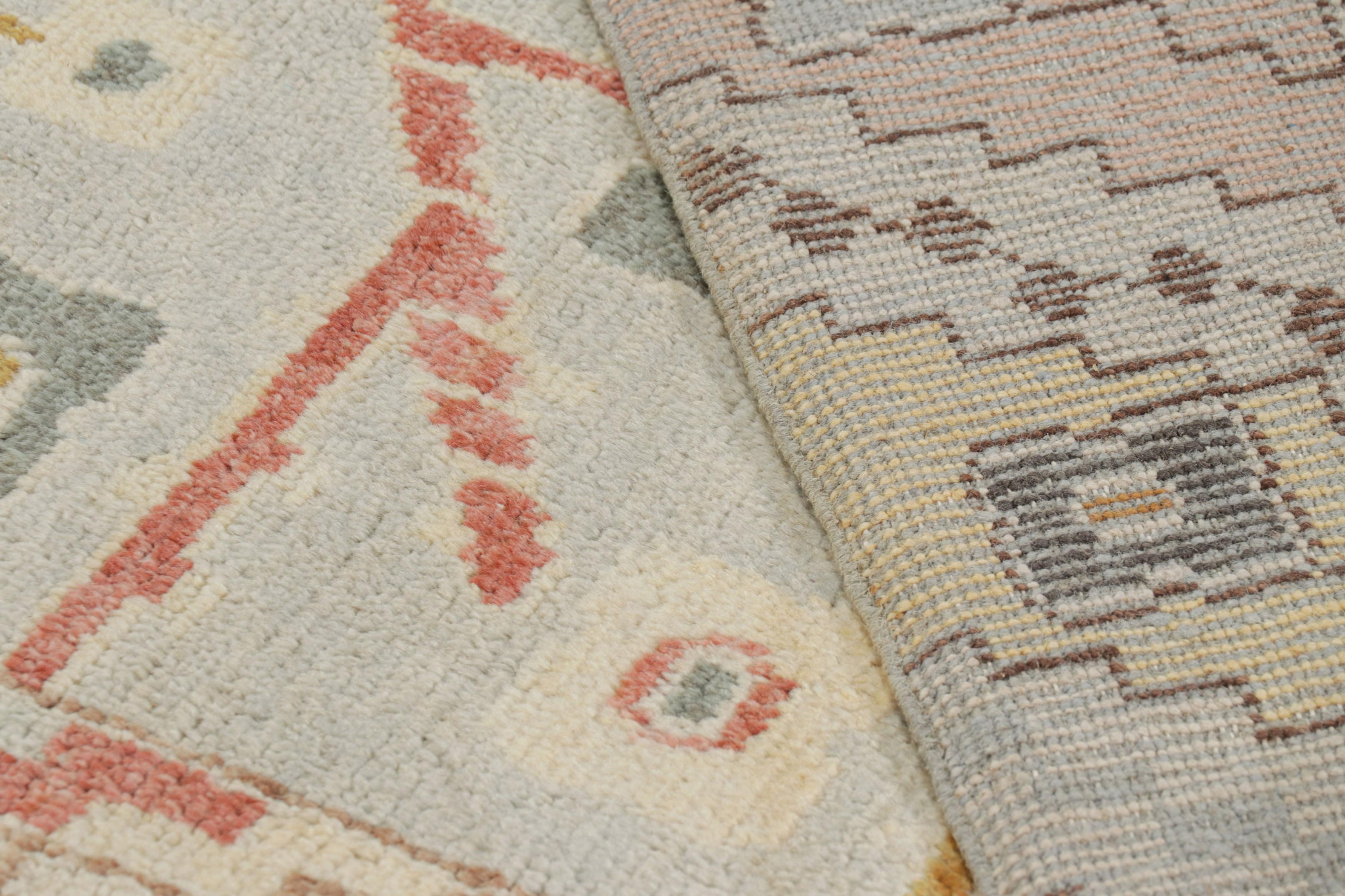 Laine Rug & Kilim's Scandinavian Style Rug in Cream & Ice Blue with Geometric Patterns (tapis de style scandinave à motifs géométriques) en vente