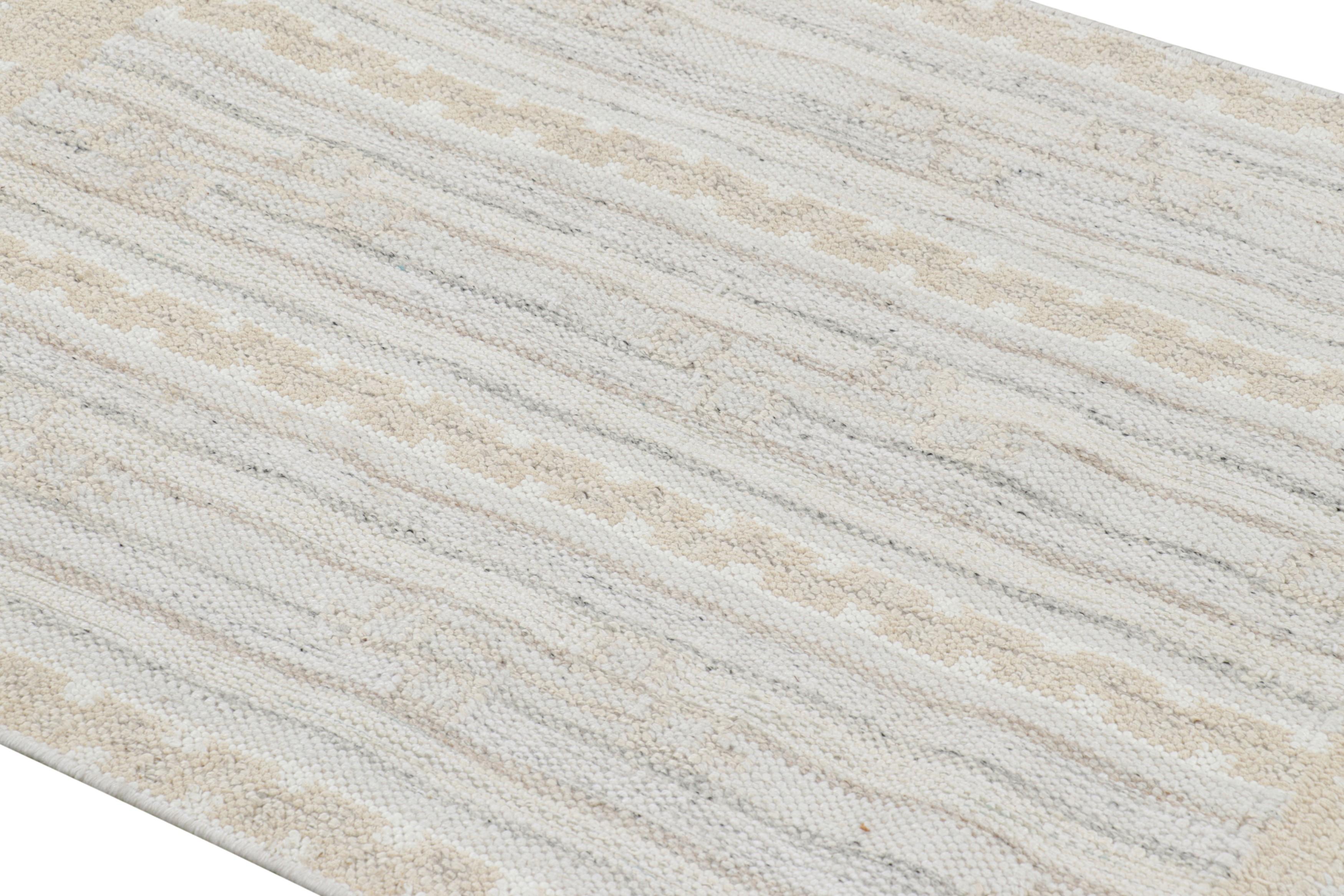 Fabriqué en laine tissée à la main, ce tapis 3x5 est un nouvel ajout à la collection de tapis scandinaves de Rug & Kilim - une réimagination contemporaine du minimalisme suédois et des tapis et textiles vintage des traditions Rollakan et Rya.

Sur