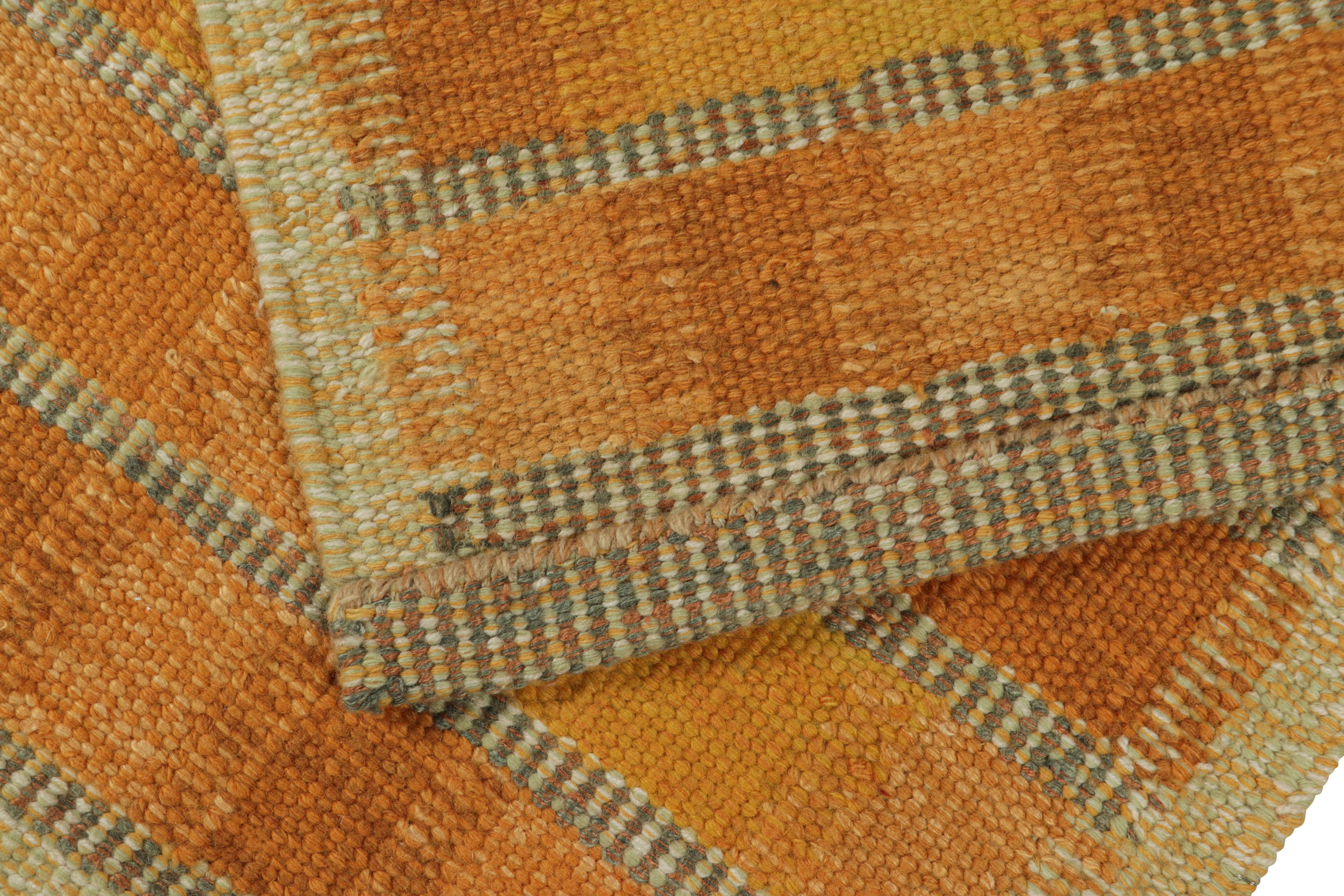 Rug & Kilim's Teppich im skandinavischen Stil in Gold und Rosa mit geometrischen Mustern (Wolle) im Angebot