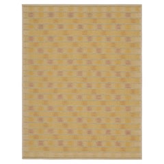 Rug & Kilim's Teppich im skandinavischen Stil in Gold, Grün und Rot mit geometrischen Mustern