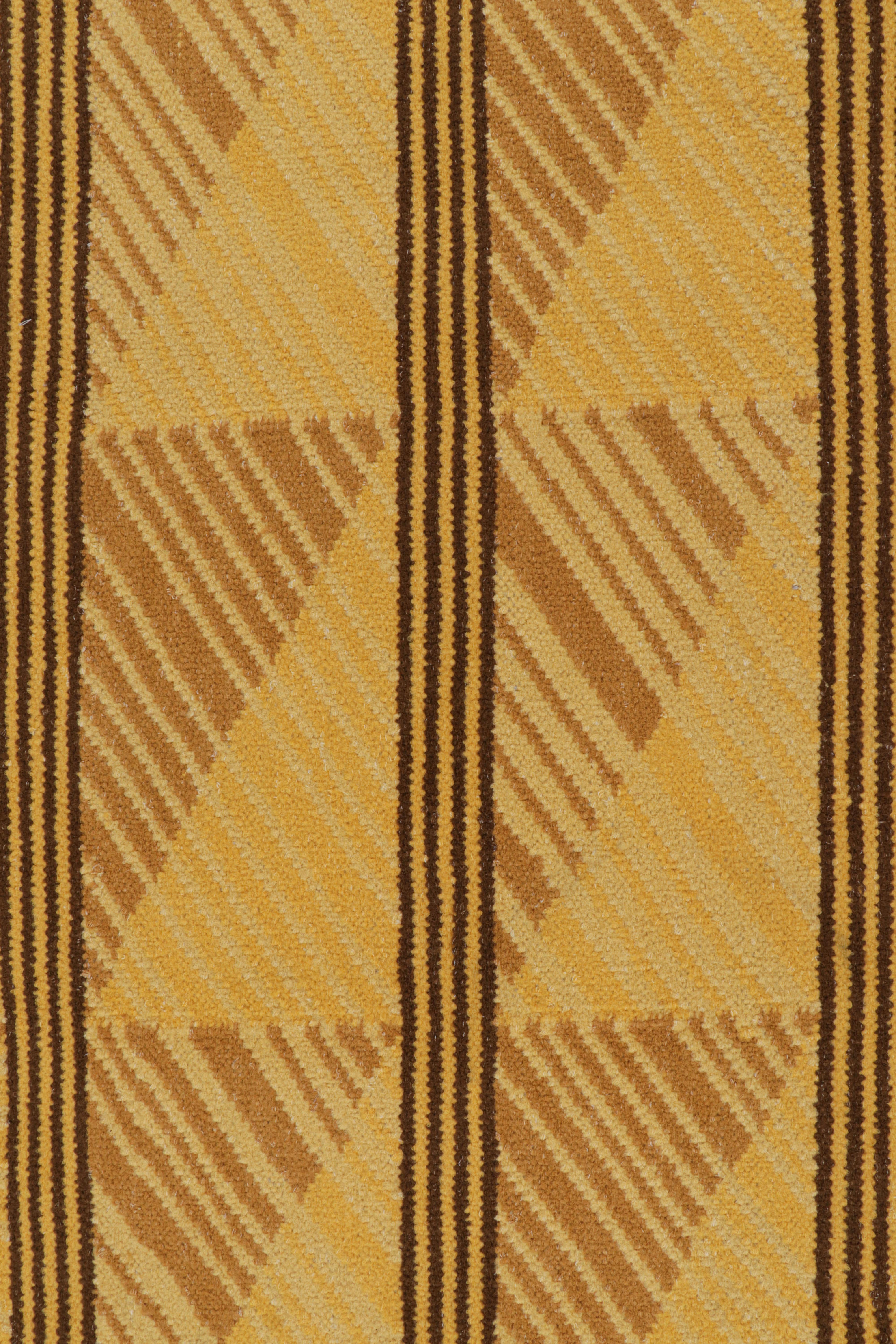 Rug & Kilim's Scandinavian Style Rug in Gold with Geometric Diamond Patterns (tapis de style scandinave en or avec des motifs géométriques en forme de diamant) Neuf - En vente à Long Island City, NY
