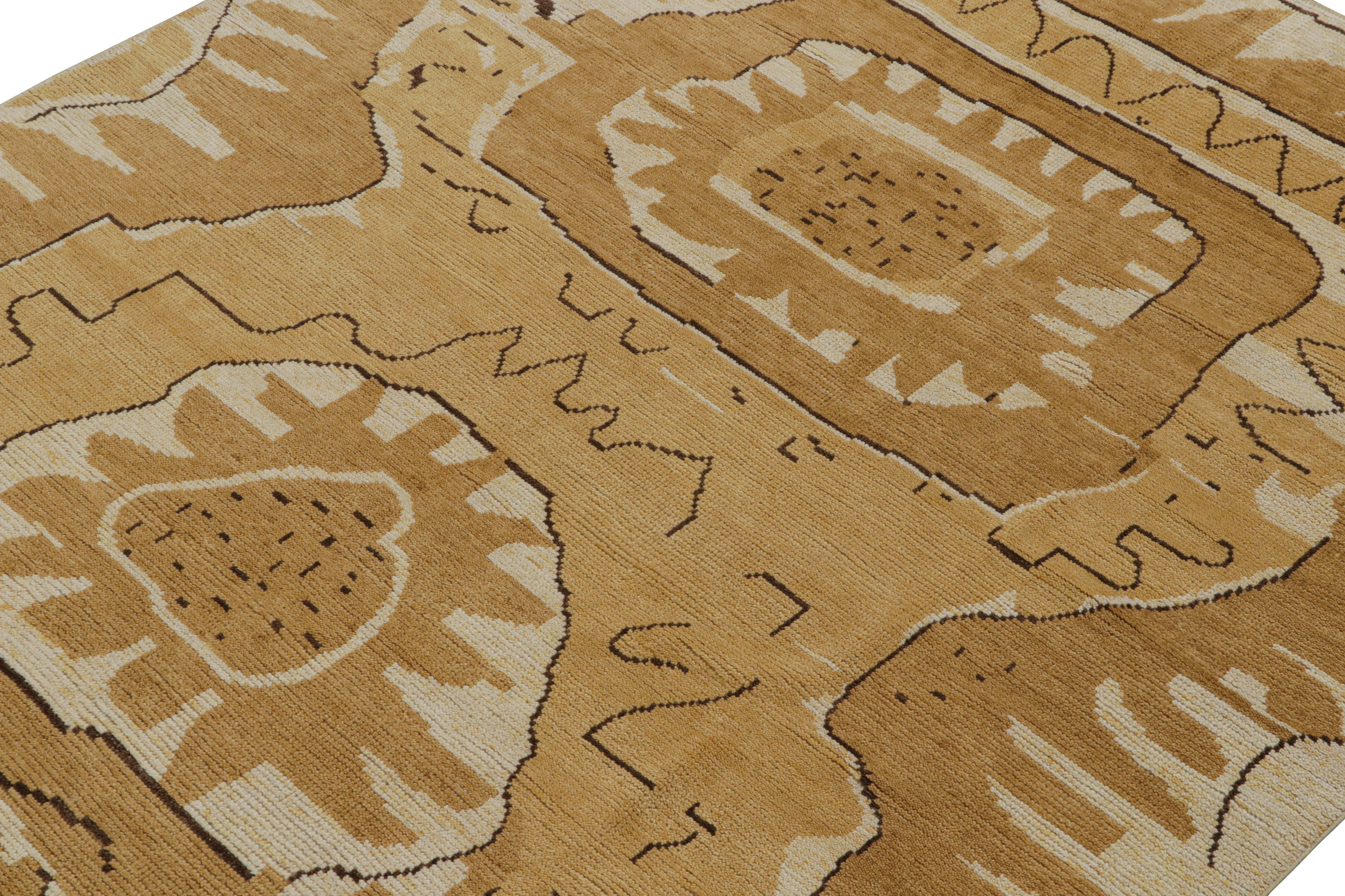 Rug & Kilim's Teppich im skandinavischen Stil in Gold mit geometrischen Mustern (Indisch) im Angebot