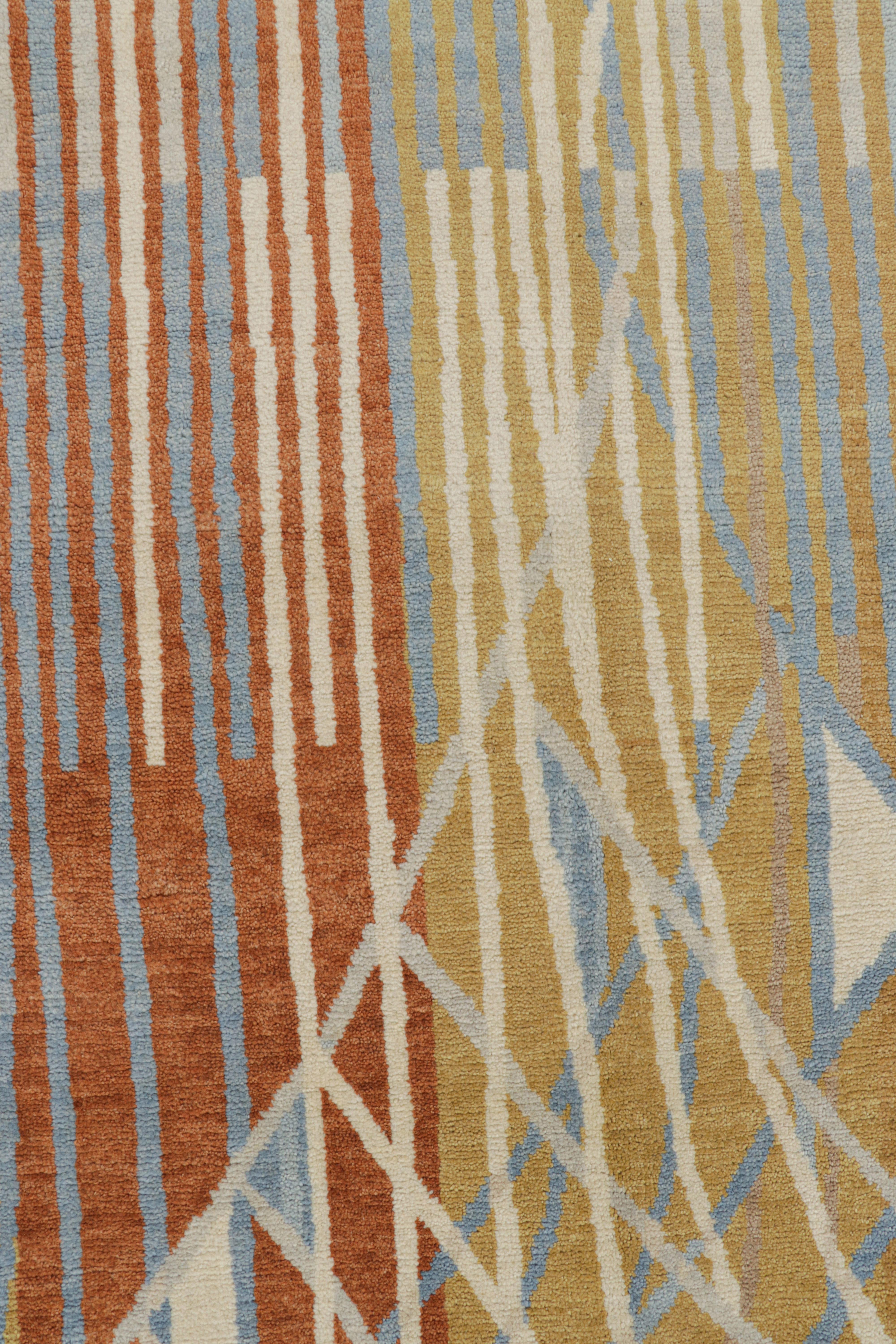 Rug & Kilim’s Scandinavian Style Rug in Gold with Geometric Patterns In New Condition For Sale In Long Island City, NY