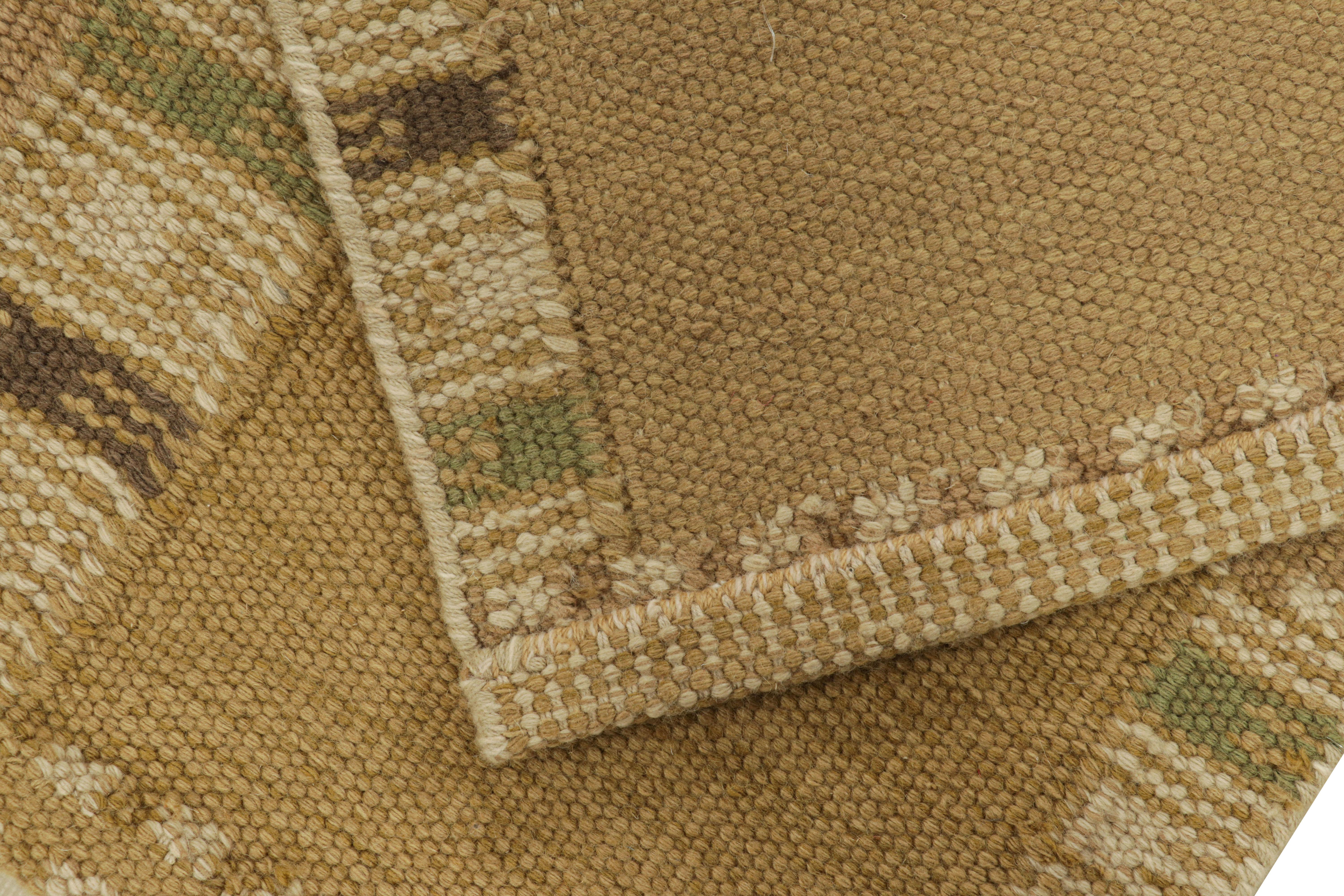 Rug & Kilim's Teppich im skandinavischen Stil in Gold mit geometrischen Mustern (21. Jahrhundert und zeitgenössisch) im Angebot