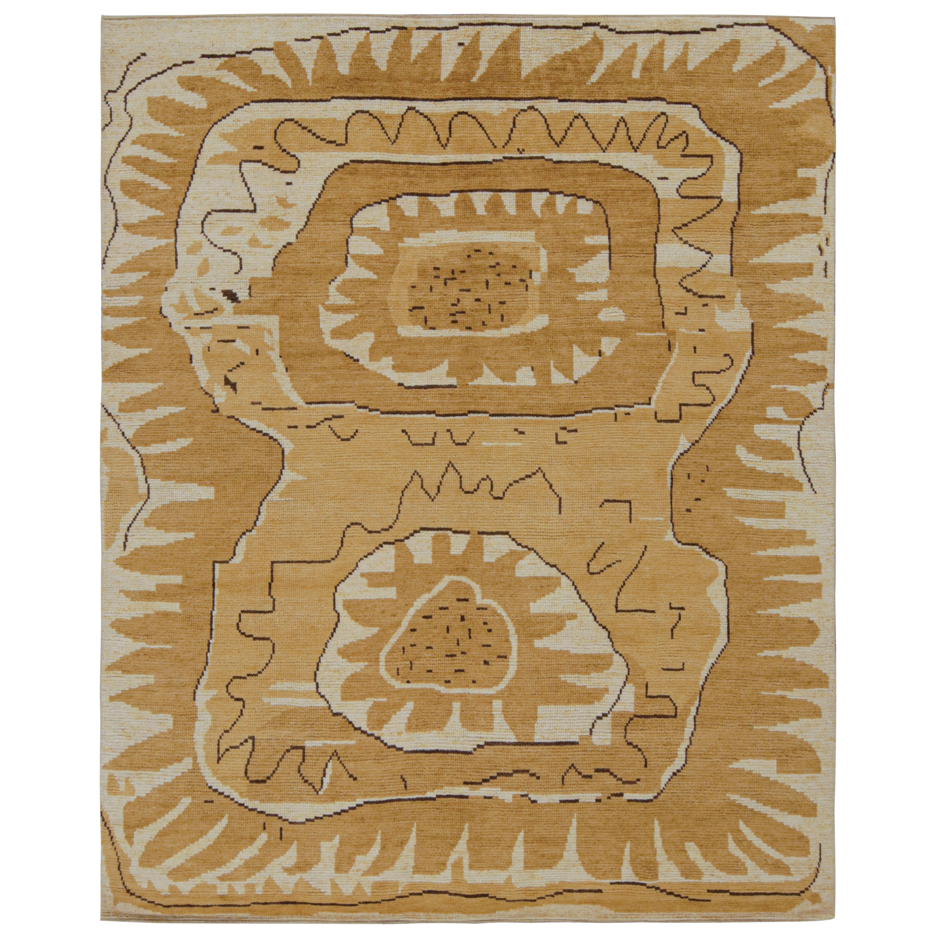 Rug & Kilim's Teppich im skandinavischen Stil in Gold mit geometrischen Mustern im Angebot