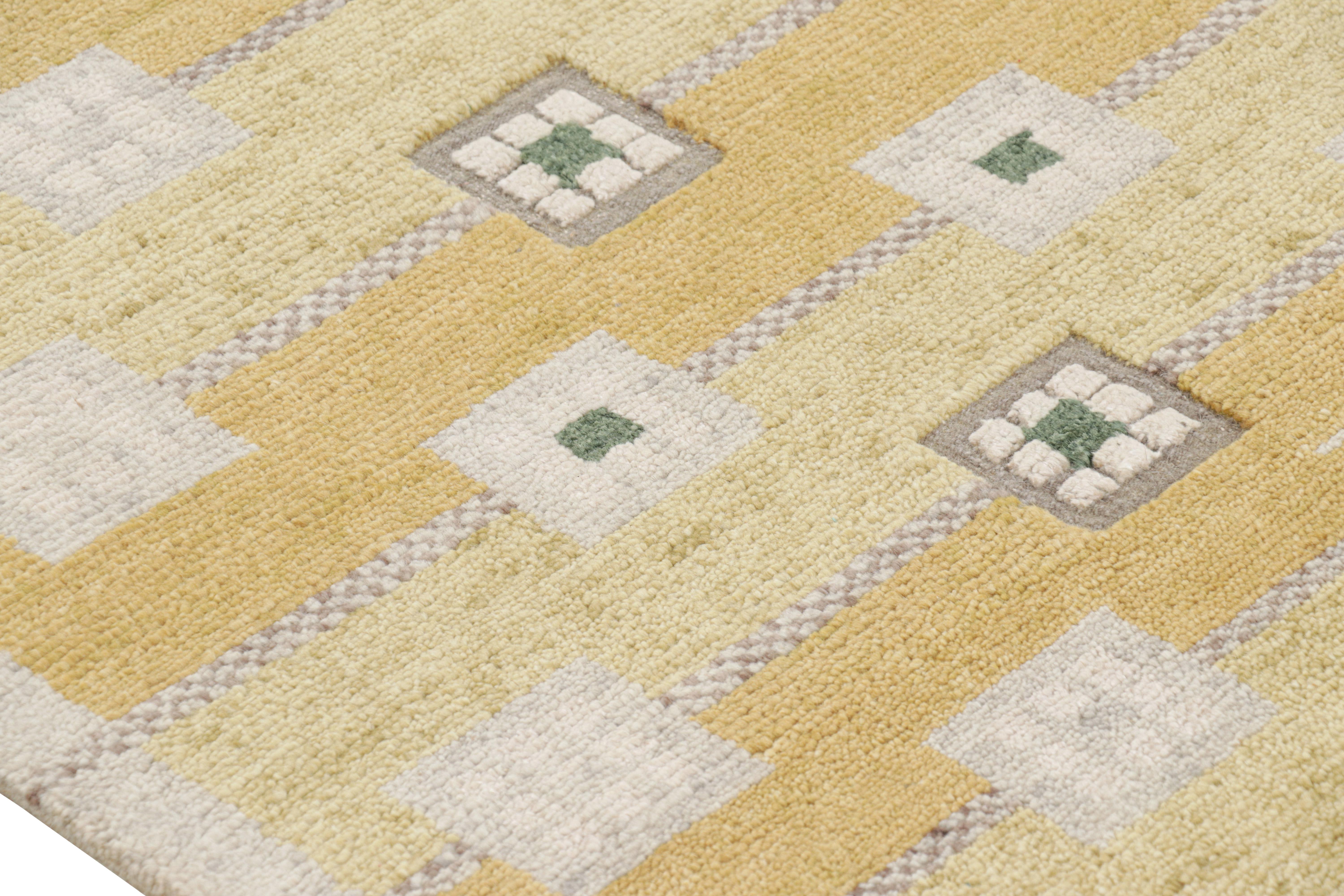 Moderno Tappeto in stile scandinavo Rug & Kilim in oro con motivi geometrici grigio-bianchi in vendita