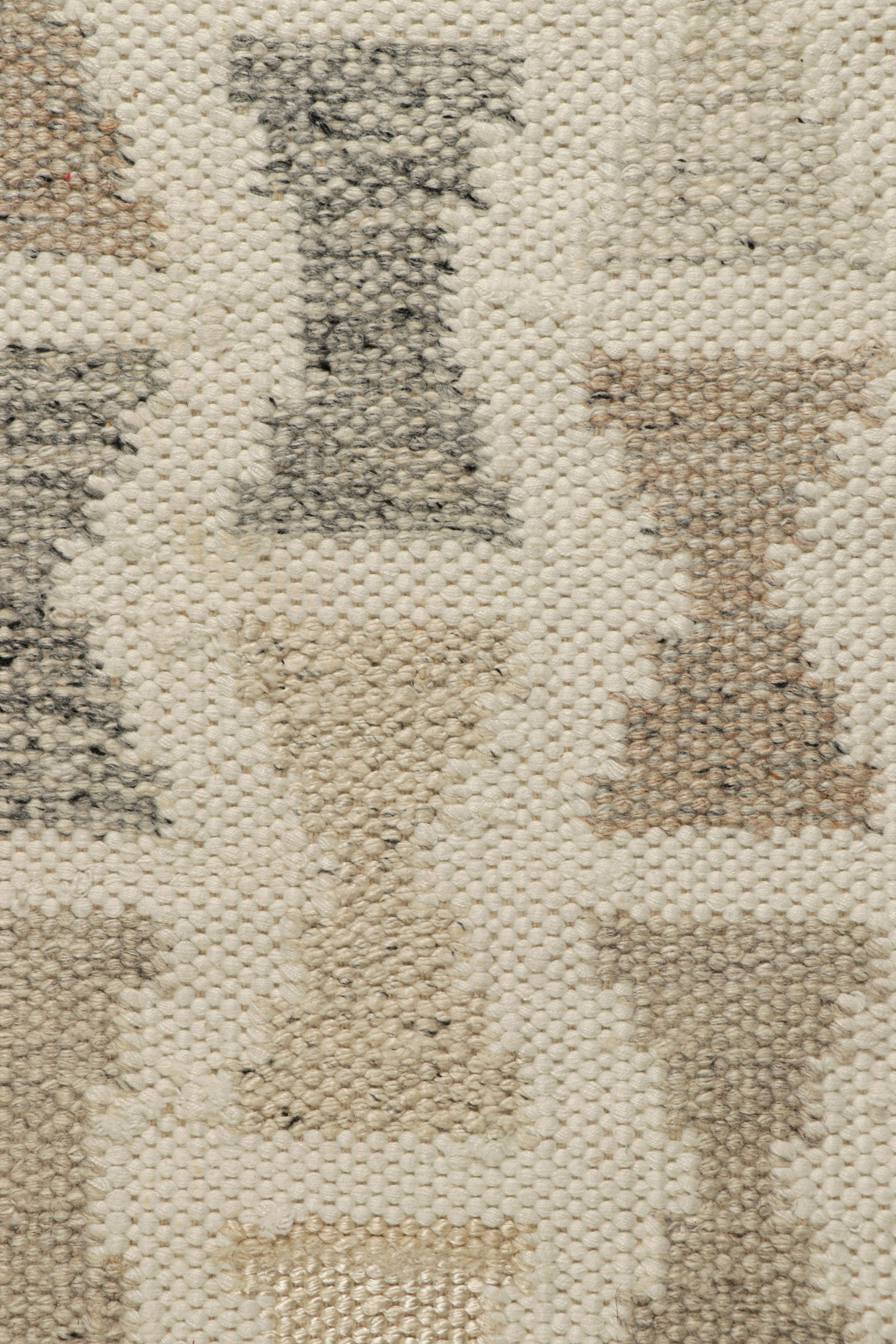 Rug & Kilim è un tappeto in stile scandinavo in grigio e blu, con motivi a clessidra In condizioni Nuovo in vendita a Long Island City, NY