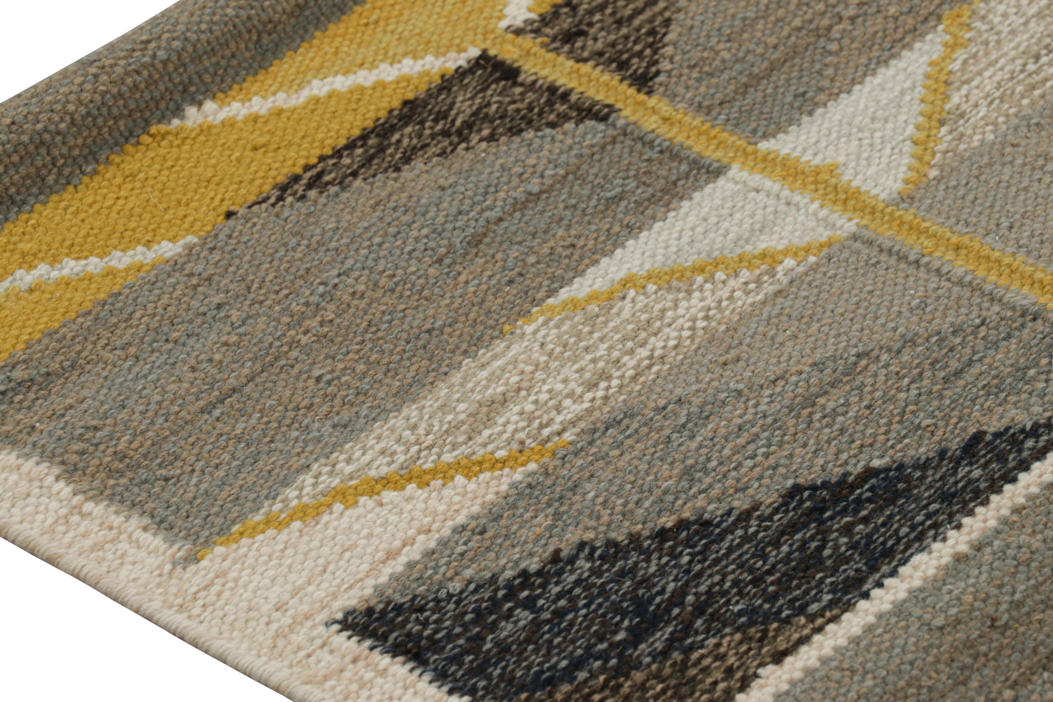 Rug & Kilim's Teppich im skandinavischen Stil in Grau und Gold mit Chevron-Mustern (Moderne) im Angebot