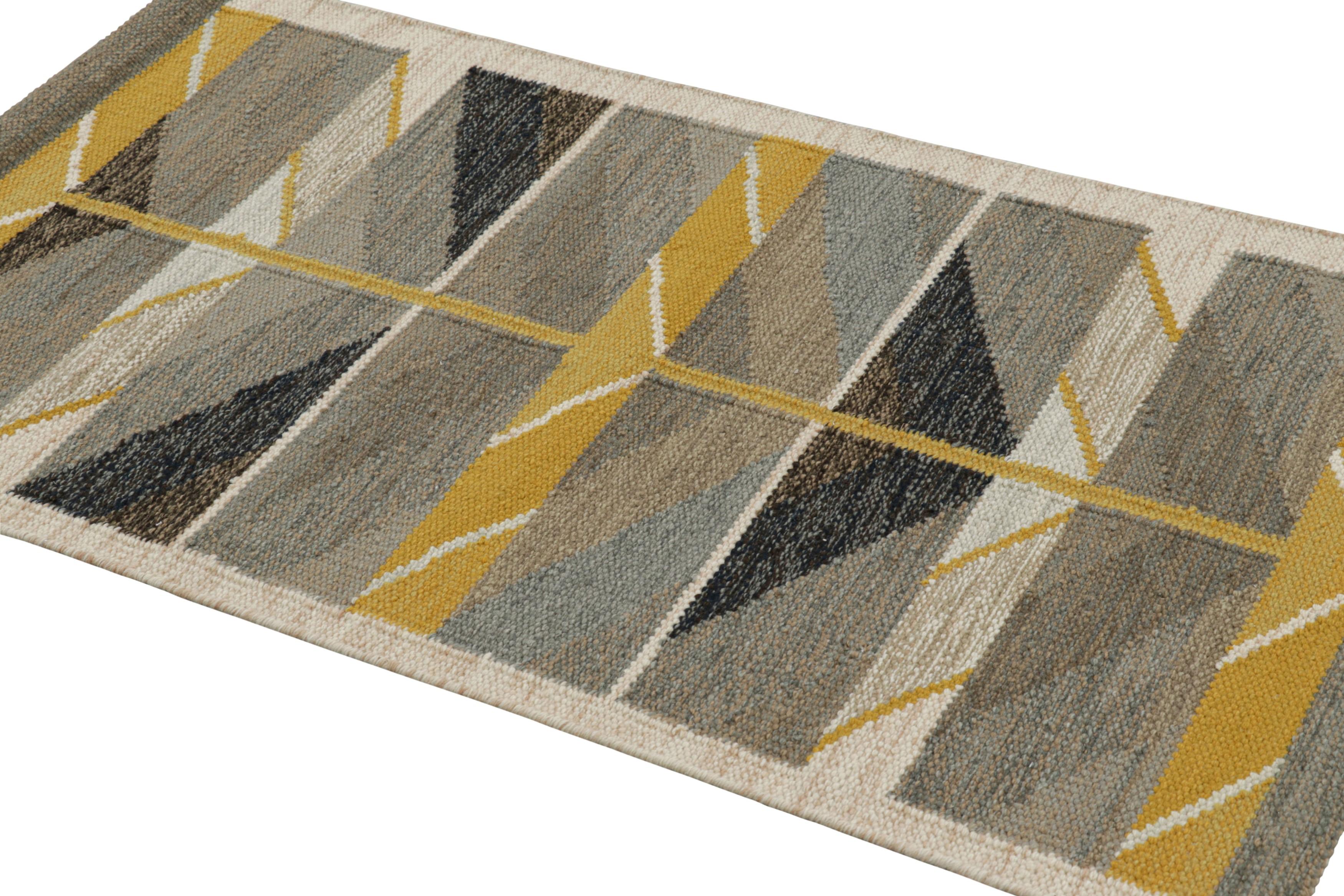 Rug & Kilim's Teppich im skandinavischen Stil in Grau und Gold mit Chevron-Mustern (Handgewebt) im Angebot