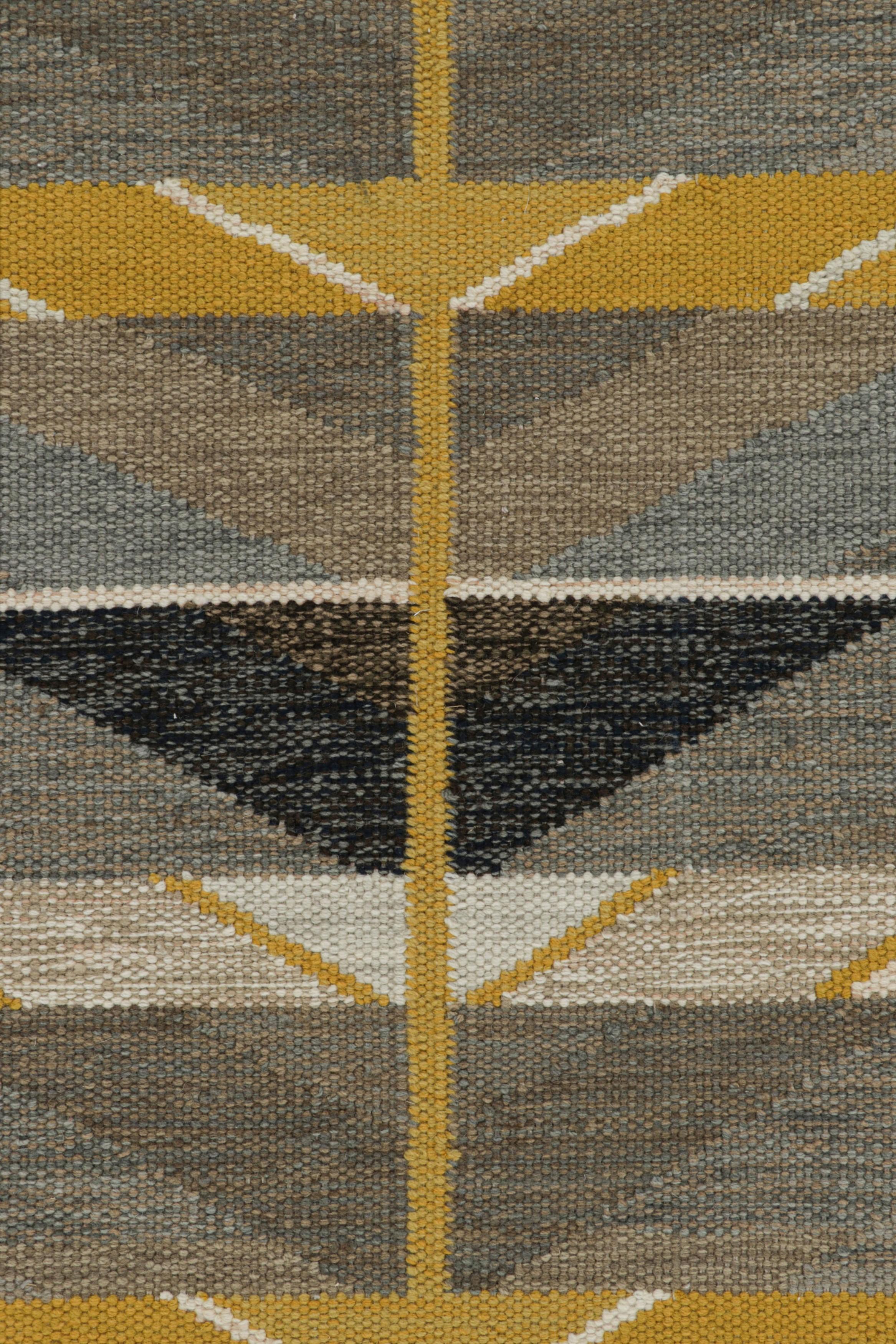 Rug & Kilim's Teppich im skandinavischen Stil in Grau und Gold mit Chevron-Mustern im Zustand „Neu“ im Angebot in Long Island City, NY