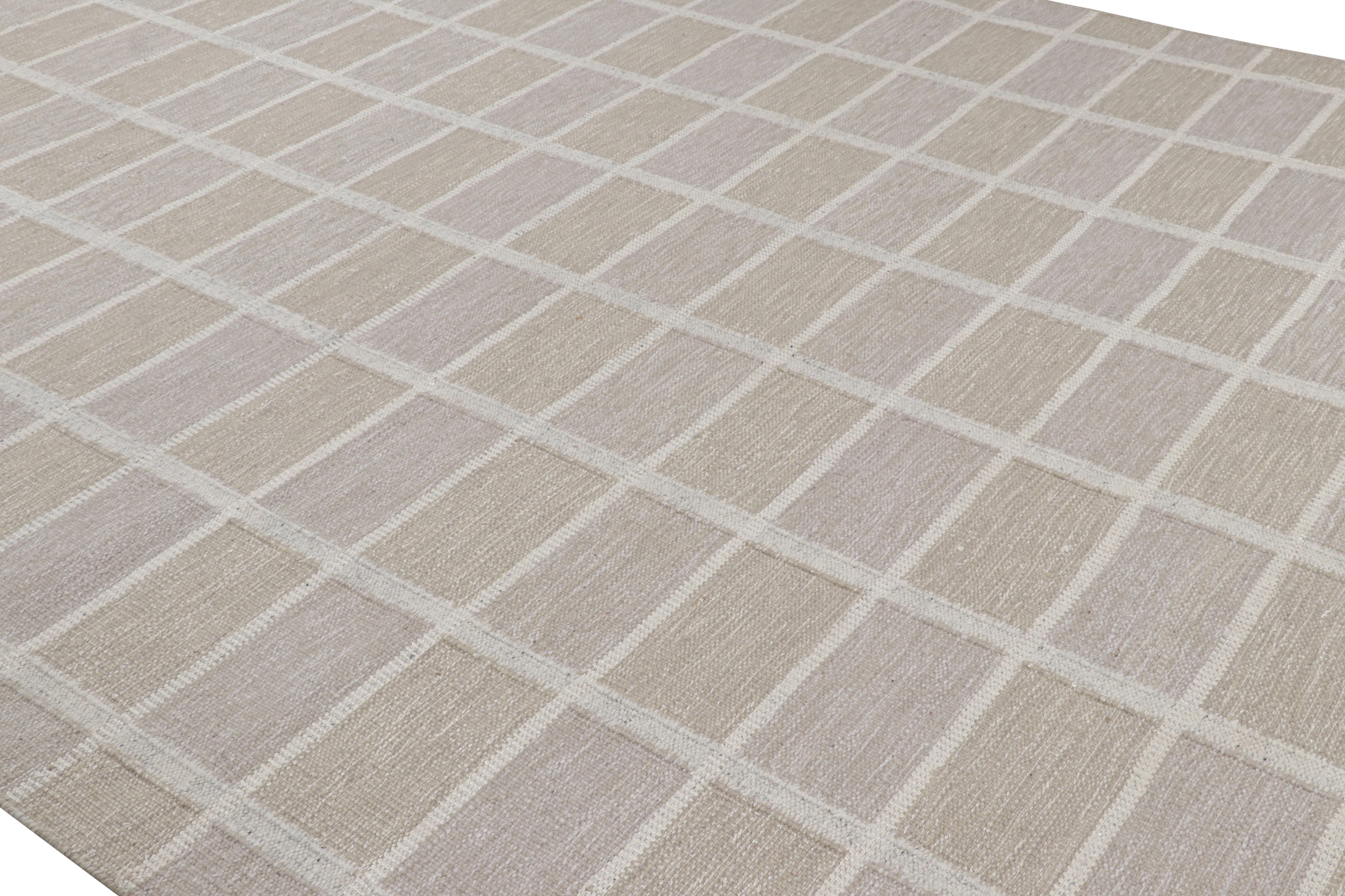 Dieser 10x14 große skandinavische Kelim aus unserer berühmten Flachgewebe-Textur der gleichnamigen, preisgekrönten Collection'S ist aus Wolle handgewebt und vereint die Finesse schwedischer Ästhetik mit einem geschickten geometrischen Muster. 

Über