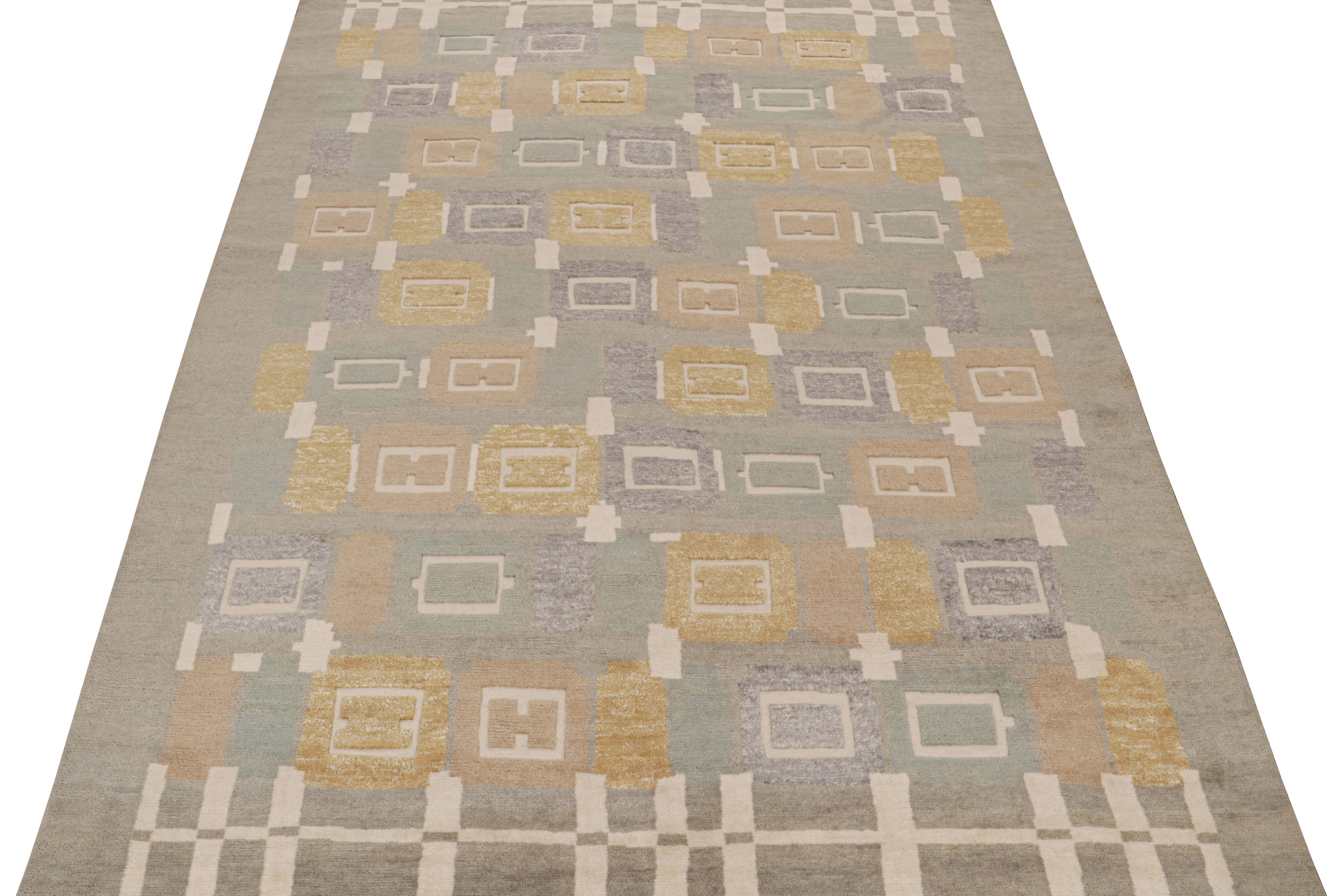 Rug & Kilim's Teppich im skandinavischen Stil mit grauem, braunem und goldenem geometrischen Muster (Skandinavische Moderne) im Angebot