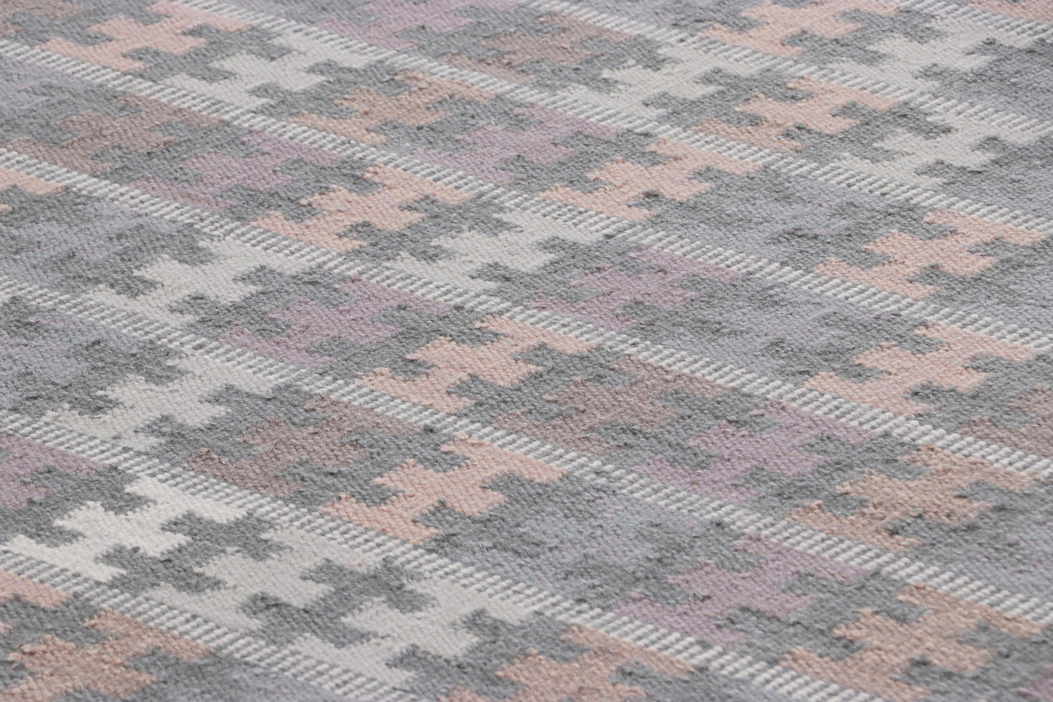 Realizzato in lana intrecciata a mano, questo tappeto 9x12 è un'entusiasmante novità della collezione di tappeti scandinavi di Rug & Kilim: una rivisitazione contemporanea del minimalismo svedese e dei tappeti e tessuti vintage delle tradizioni