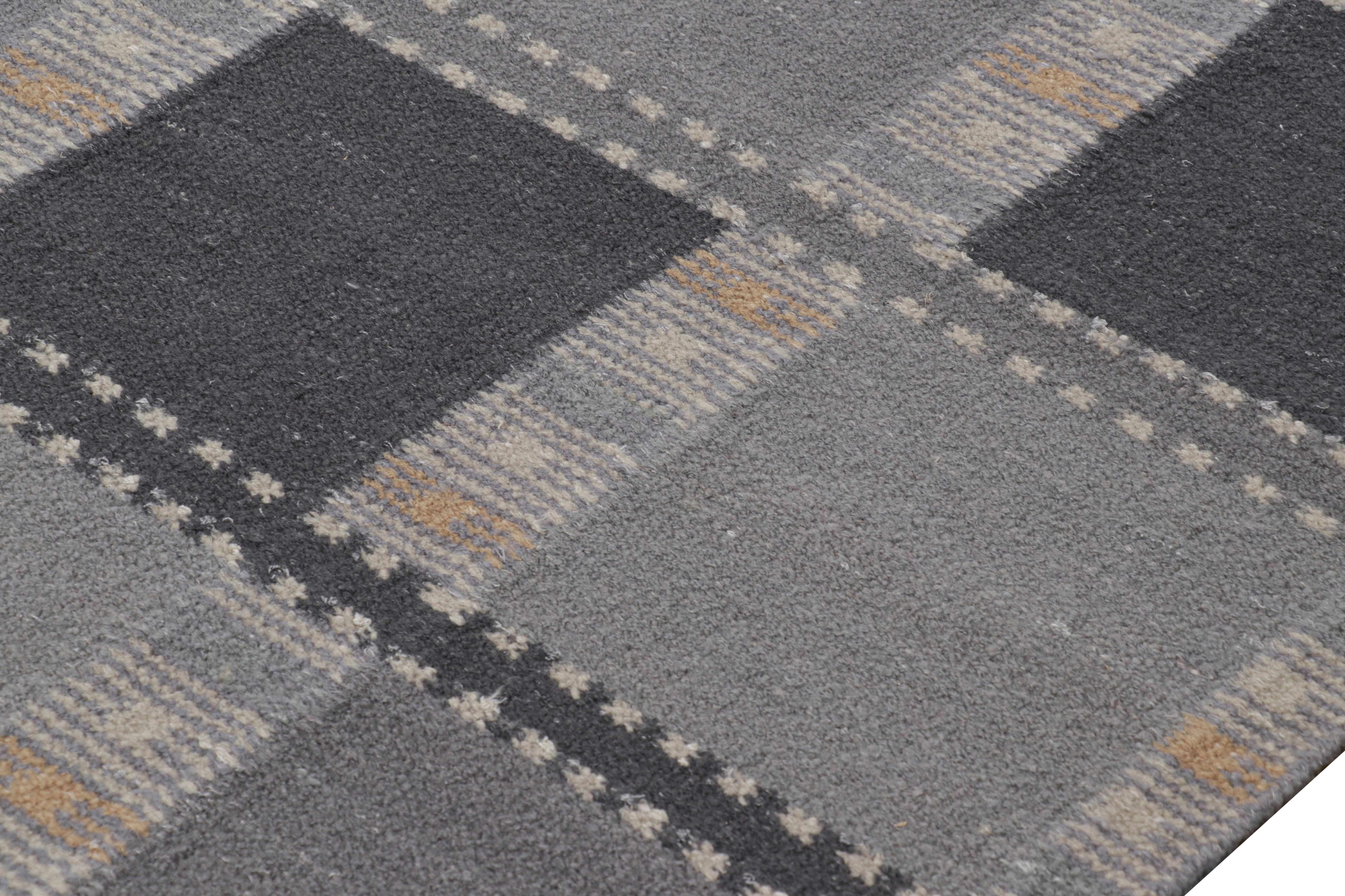 Rug & Kilim's Teppich im skandinavischen Stil in Grautönen mit geometrischen Mustern im Zustand „Neu“ im Angebot in Long Island City, NY