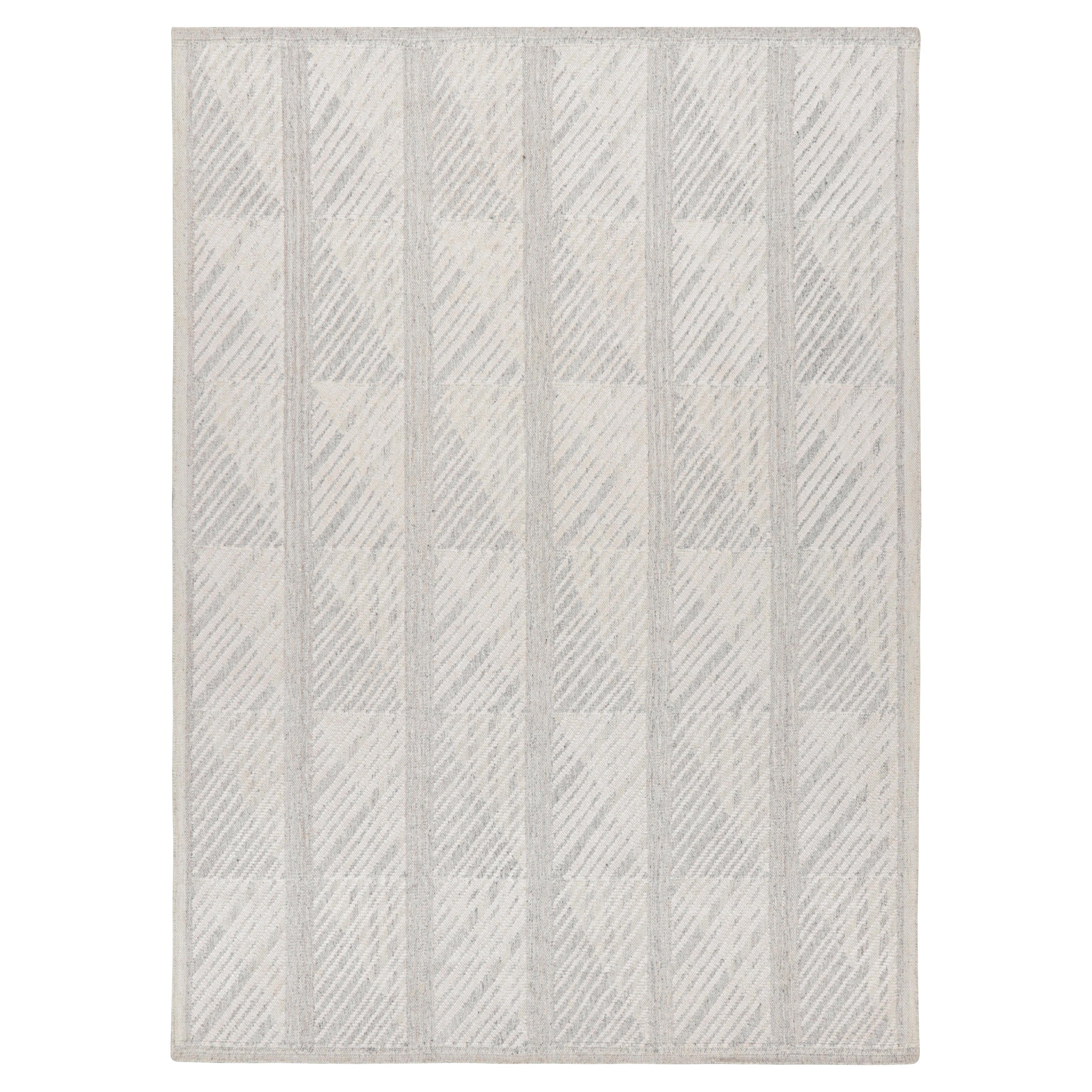 Rug & Kilim's Teppich im skandinavischen Stil in Grau und Weiß mit geometrischen Mustern