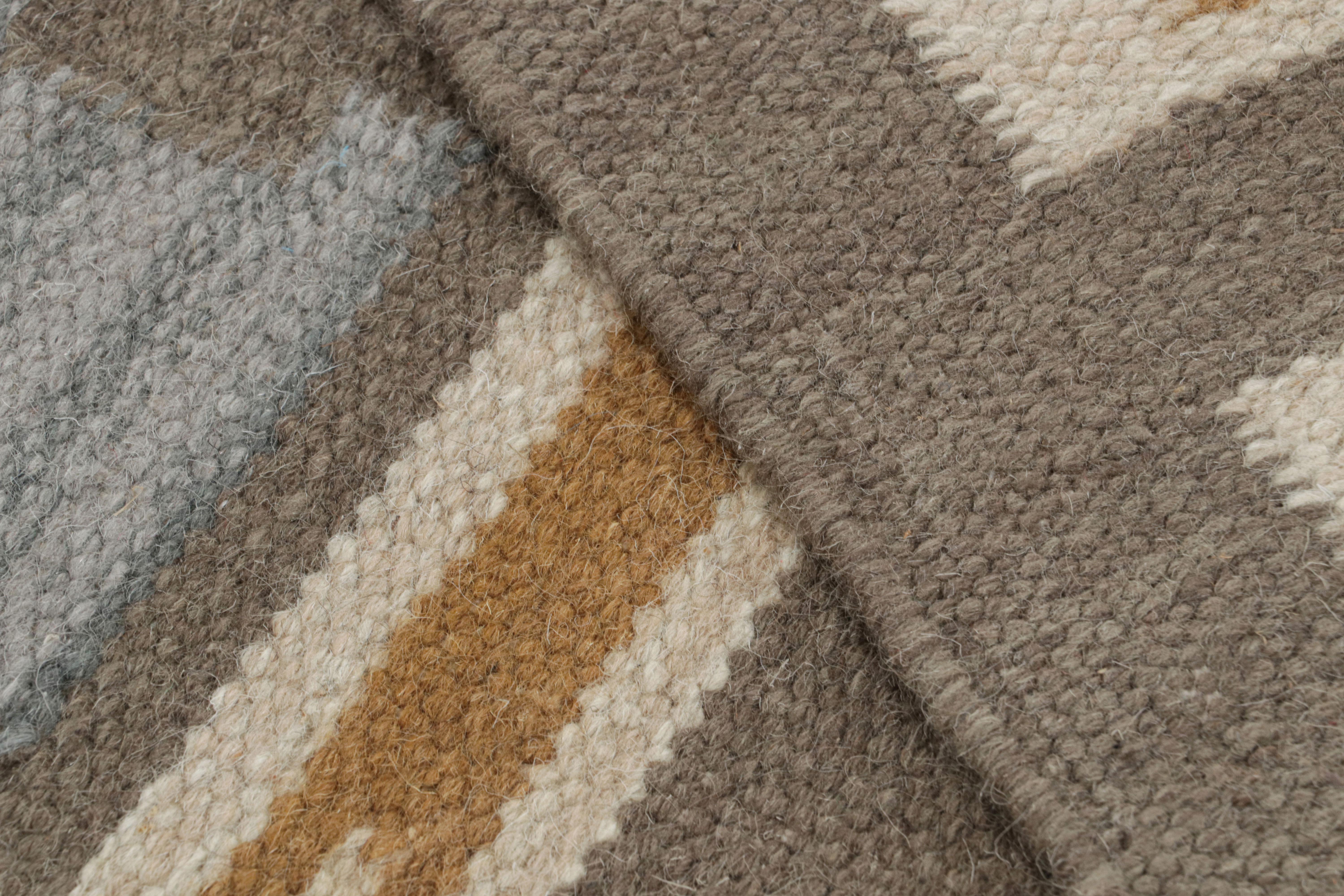 Rug & Kilim's Teppich im skandinavischen Stil in Grau mit geometrischen Mustern (21. Jahrhundert und zeitgenössisch) im Angebot