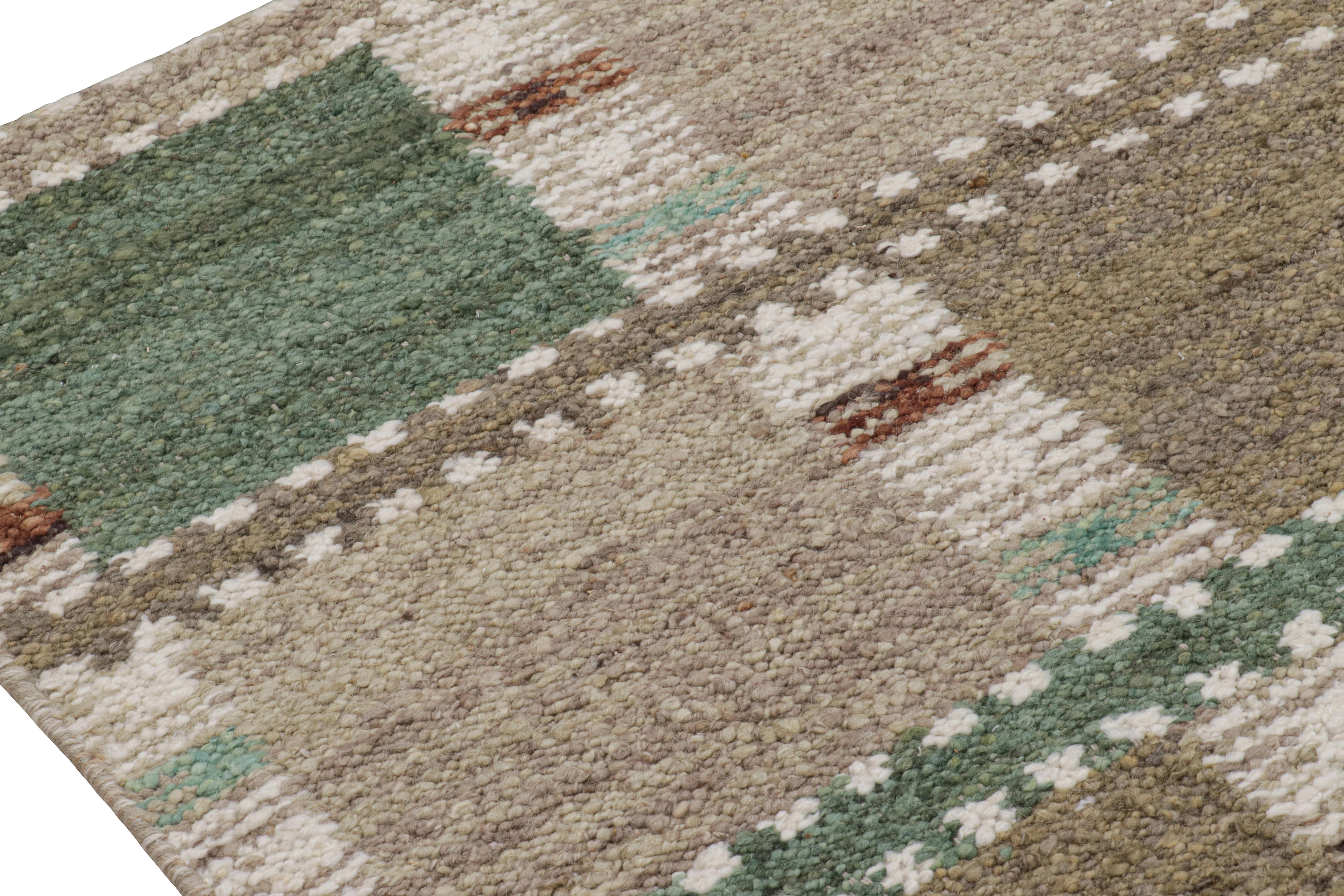 Rug & Kilim's Teppich im skandinavischen Stil in Grün und Beige-Braun mit Mustern im Zustand „Neu“ im Angebot in Long Island City, NY