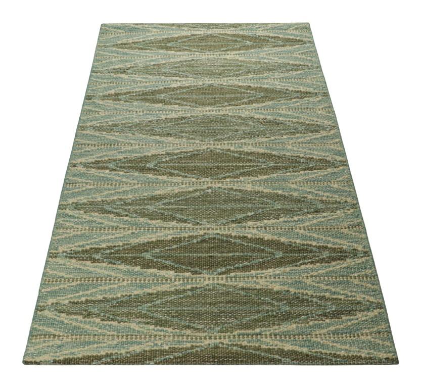 Tissé à la main Tapis de style scandinave de Rug & Kilim en vert et bleu, avec des motifs géométriques en vente