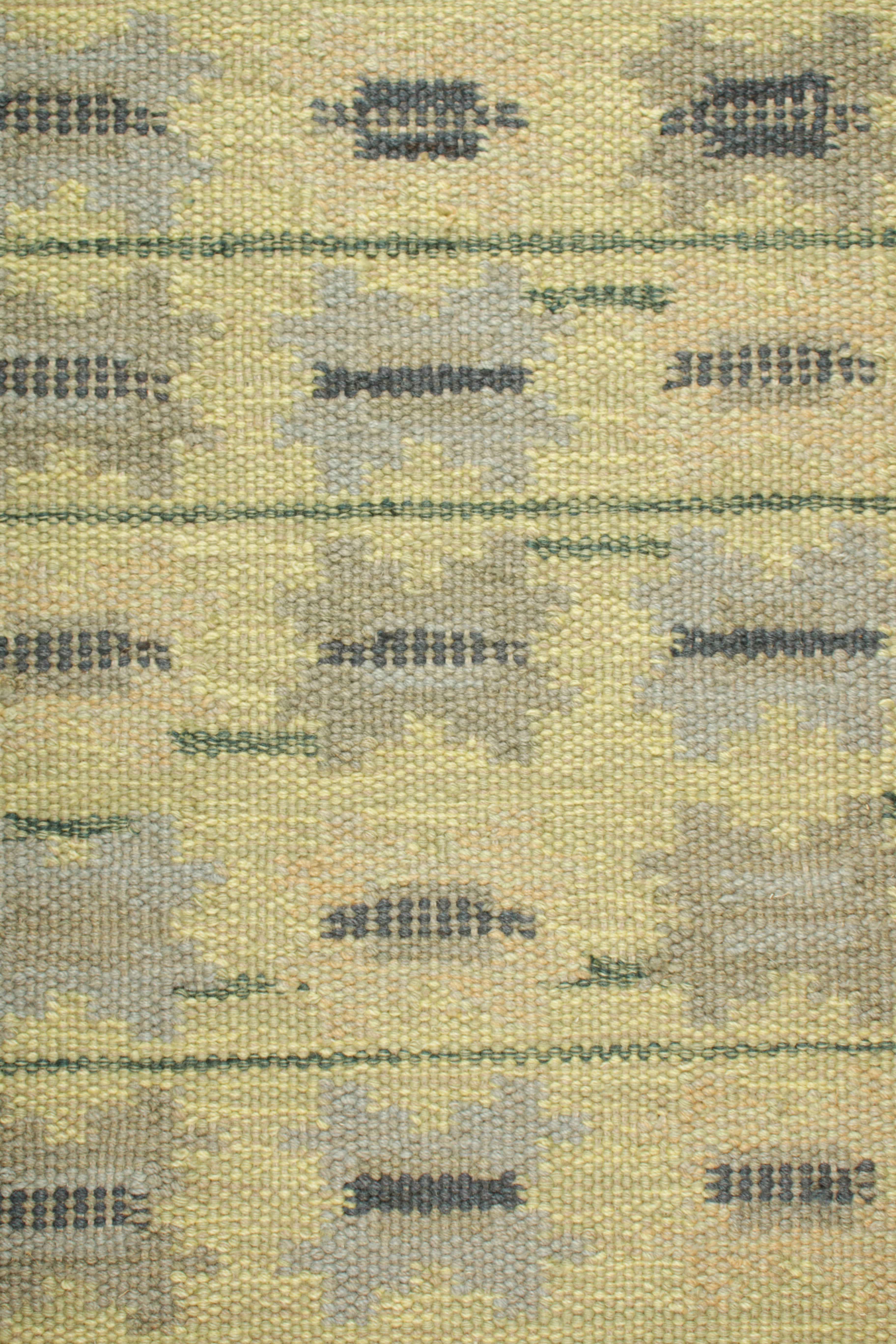 Rug & Kilim's Teppich im skandinavischen Stil in Grün und Blau mit geometrischen Mustern im Zustand „Neu“ im Angebot in Long Island City, NY