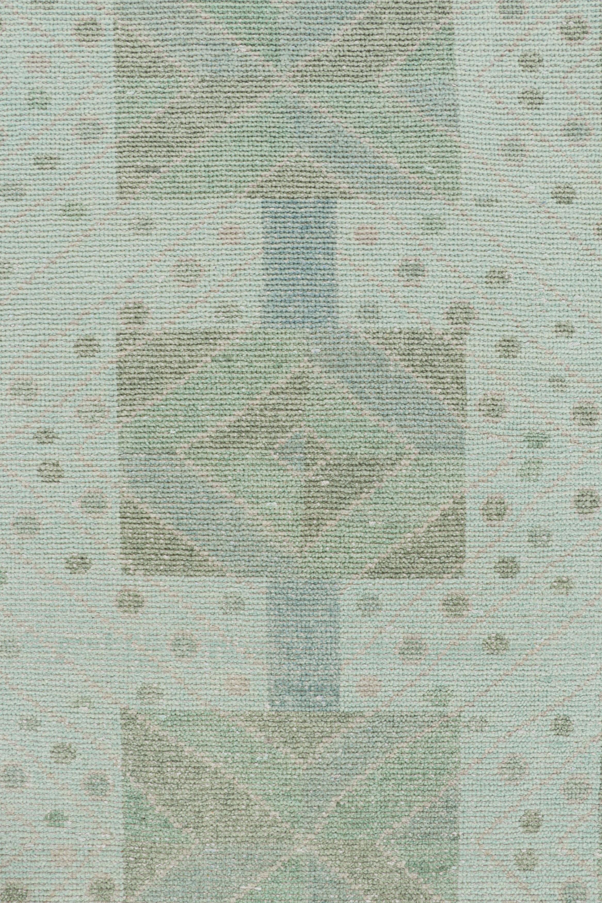 Rug & Kilim: Tappeto in stile scandinavo in verde e blu con motivi geometrici In condizioni Nuovo in vendita a Long Island City, NY