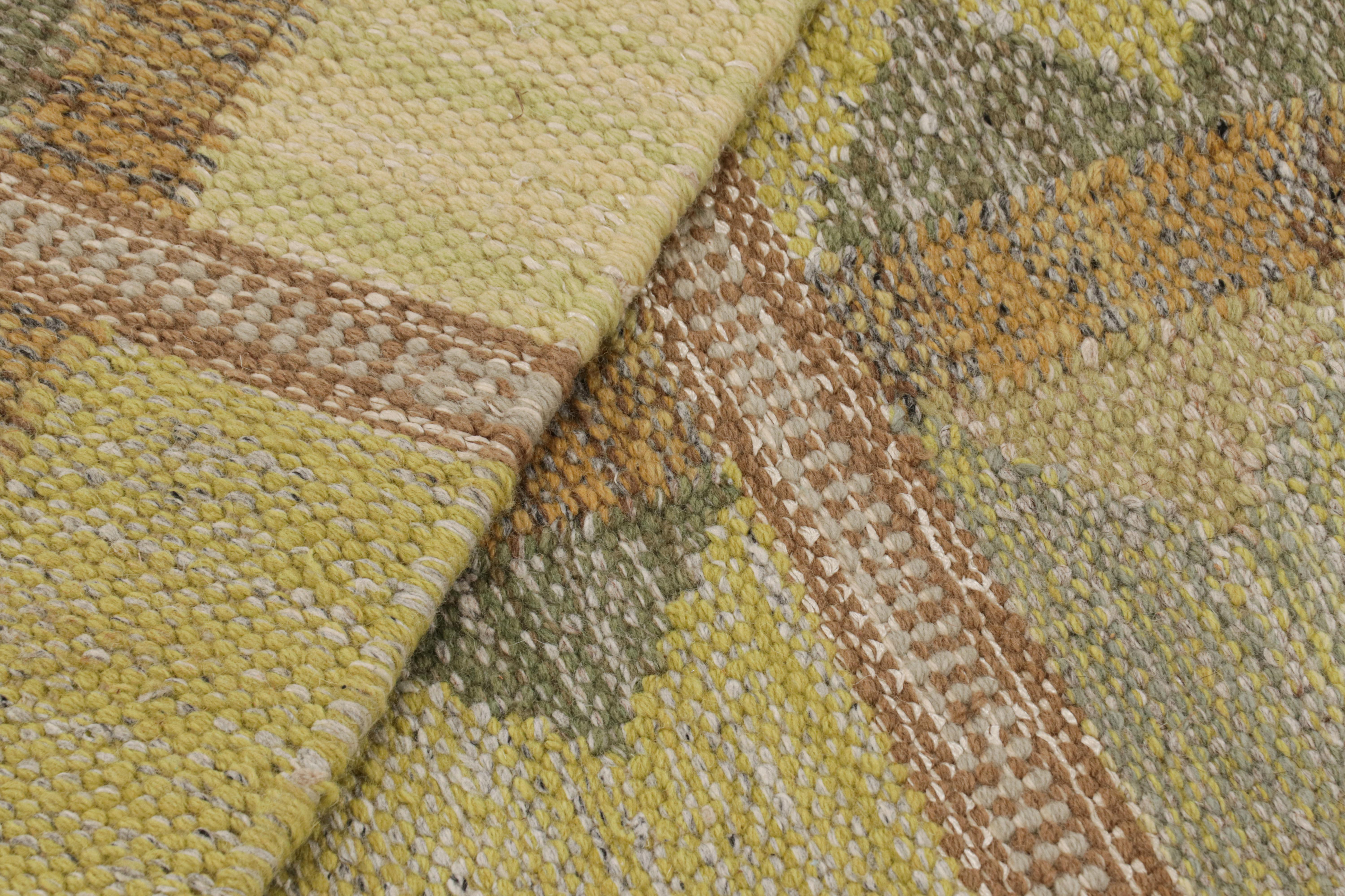 Rug & Kilim's Teppich im skandinavischen Stil in Grün und Blau mit geometrischen Mustern (21. Jahrhundert und zeitgenössisch) im Angebot