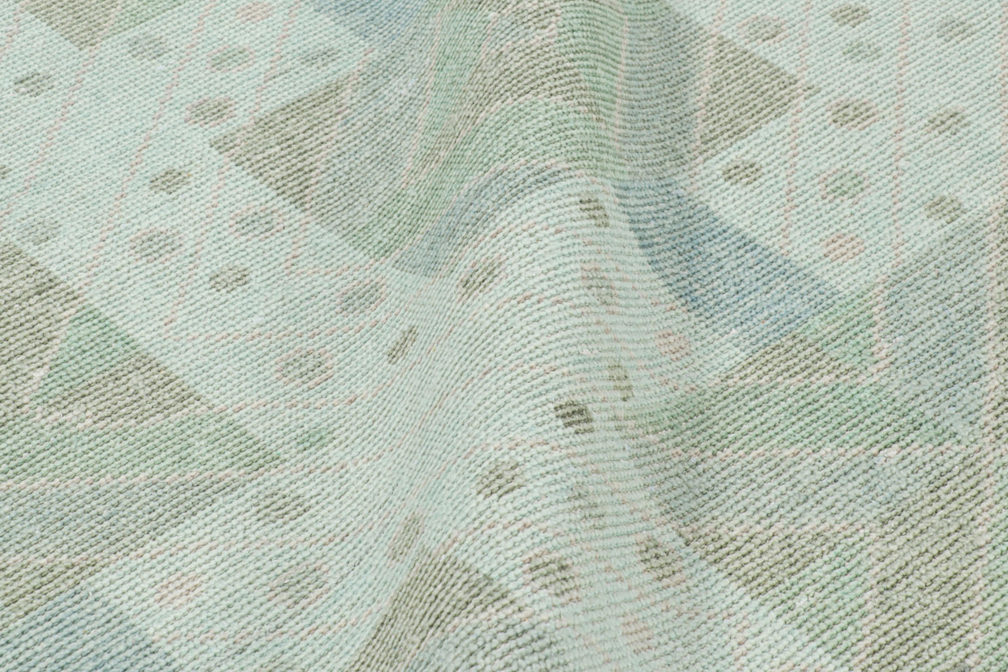 XXIe siècle et contemporain Tapis de style scandinave de Rug & Kilim en vert et bleu avec motifs géométriques en vente
