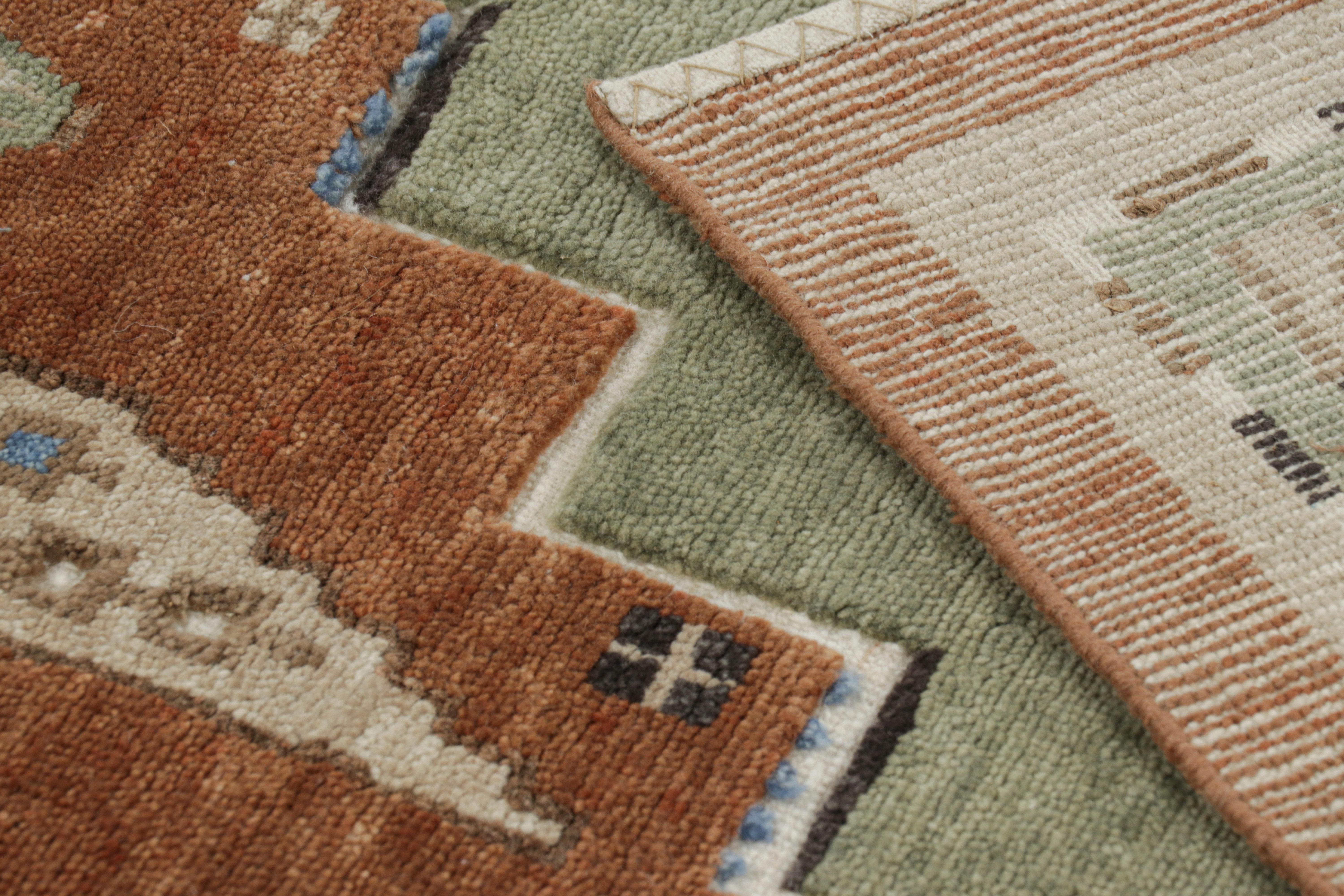 XXIe siècle et contemporain Rug & Kilim's Scandinavian Style Rug in Green and Brown with Geometric Patterns (tapis de style scandinave à motifs géométriques en vert et en brun) en vente