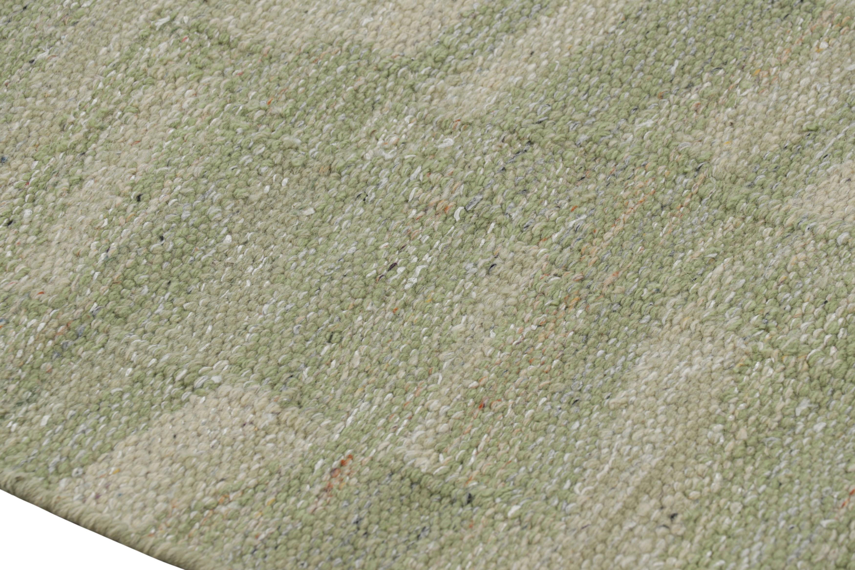 Tappeto in stile scandinavo di Rug & Kilim in verde e crema, con motivi geometrici In condizioni Nuovo in vendita a Long Island City, NY