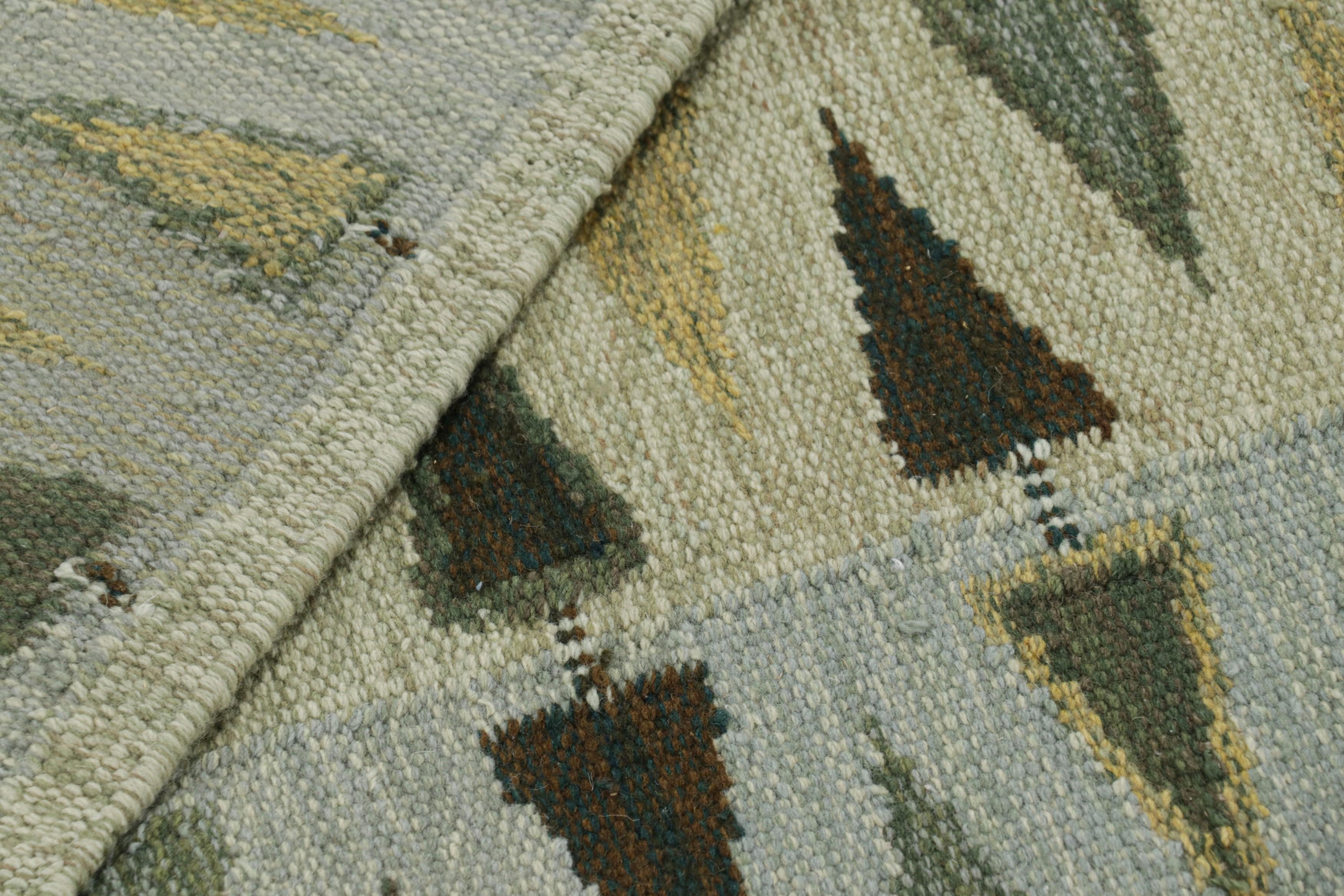 Alfombra de estilo escandinavo Rug & Kilim en estampado geométrico verde, beige y azul Siglo XXI y contemporáneo en venta