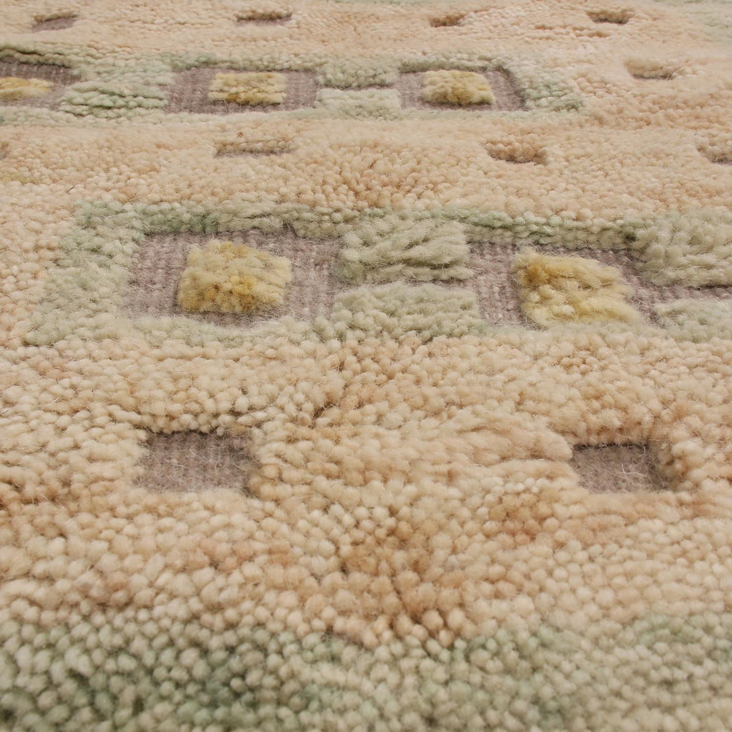 Teppich & Kilims Skandinavischer Stil Teppich in Grün, Beige und Gold mit geometrischem Muster (Indisch) im Angebot