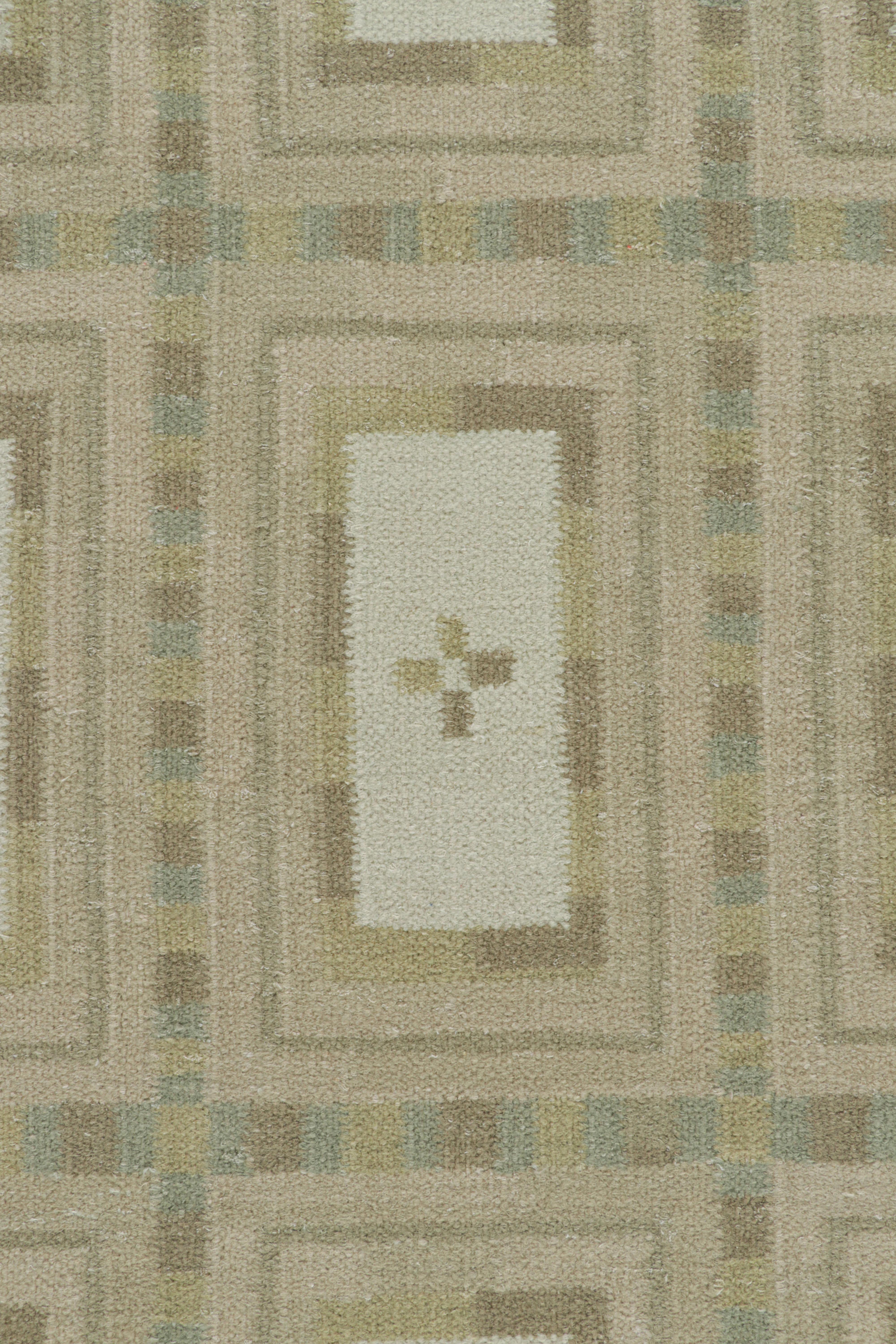 Rug & Kilim's Teppich im skandinavischen Stil in Grüntönen mit geometrischen Mustern (Moderne) im Angebot