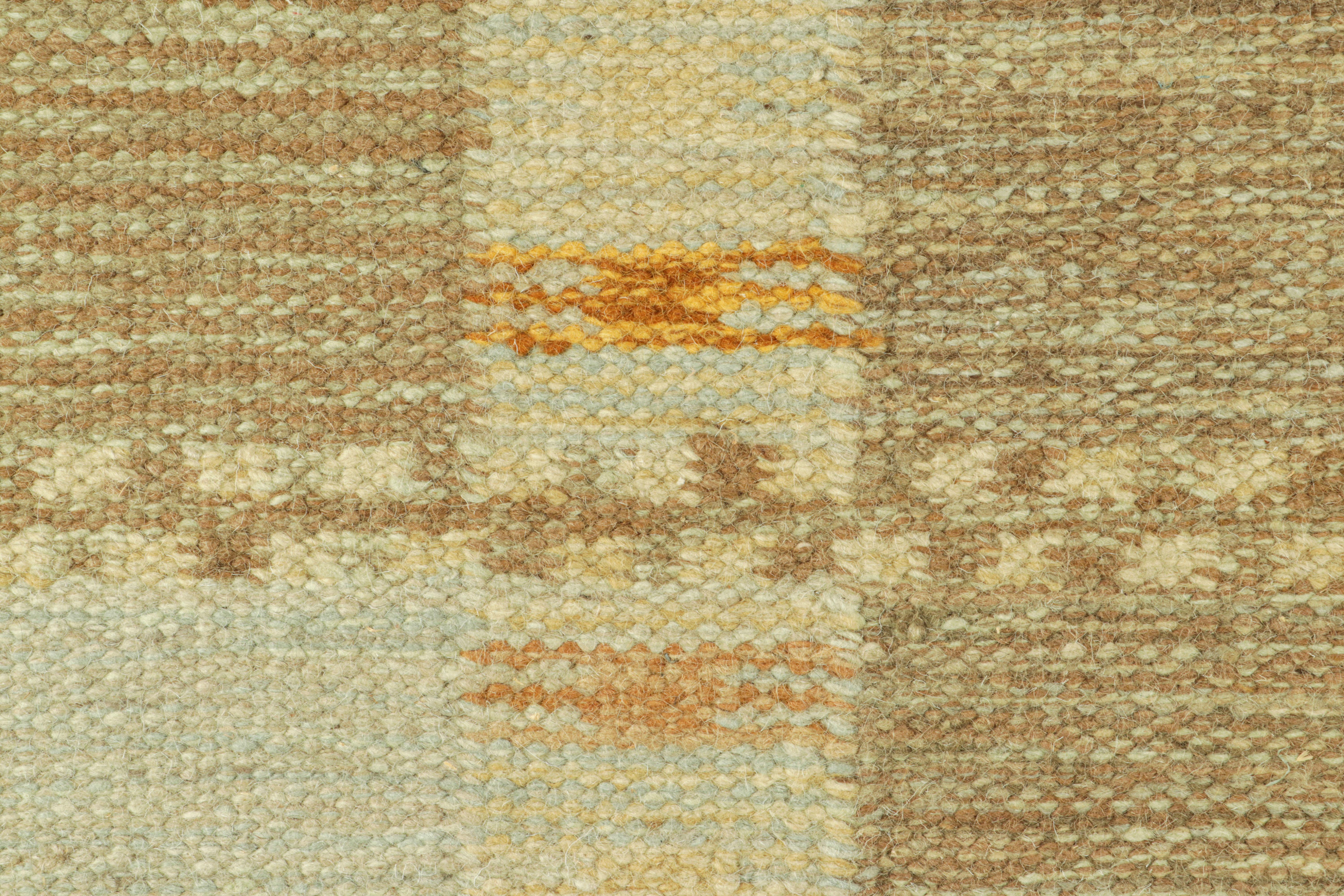 Rug & Kilim's Teppich im skandinavischen Stil in Grüntönen mit geometrischen Mustern (Moderne) im Angebot