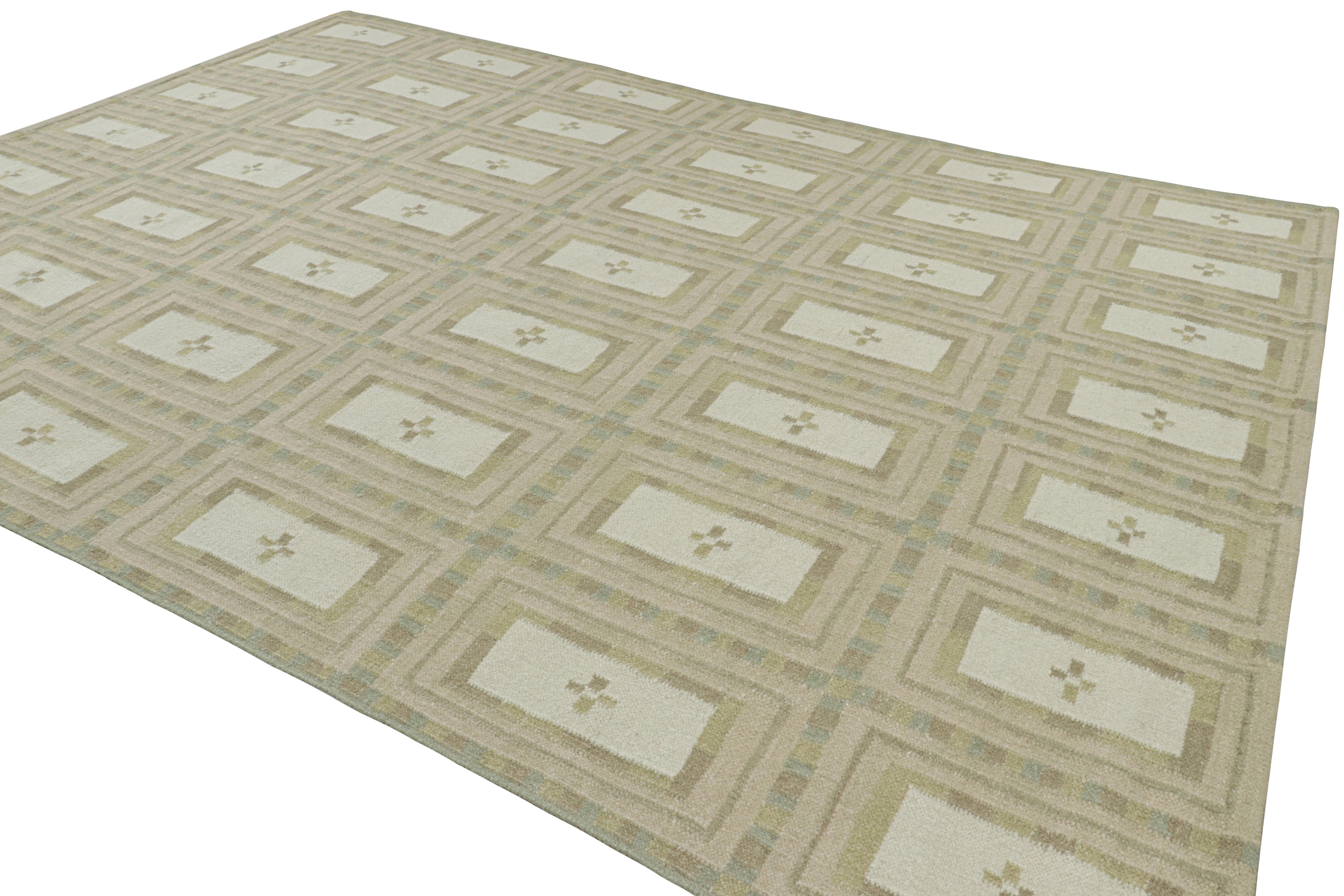 Rug & Kilim's Teppich im skandinavischen Stil in Grüntönen mit geometrischen Mustern (Indisch) im Angebot