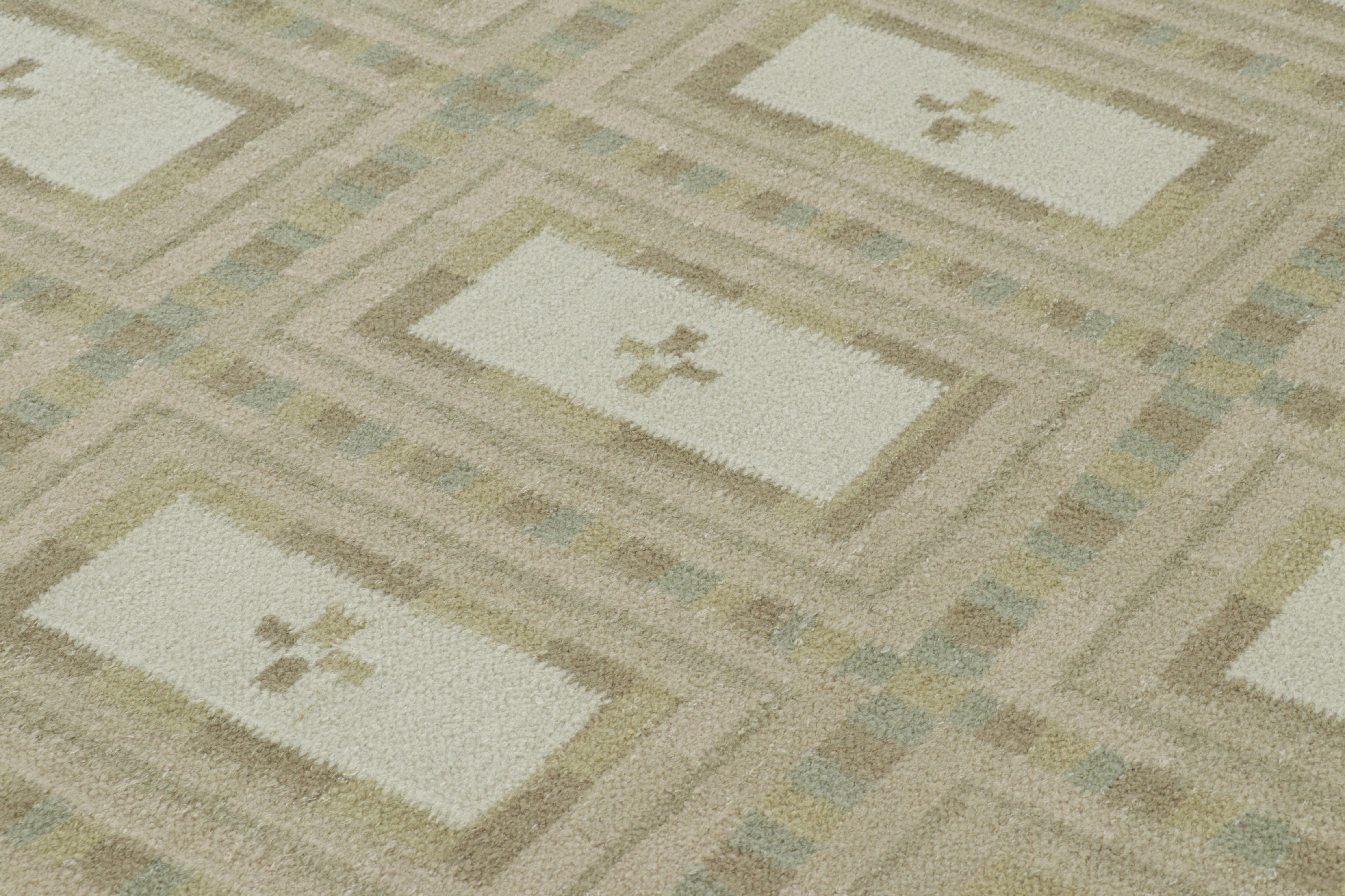 Rug & Kilim's Teppich im skandinavischen Stil in Grüntönen mit geometrischen Mustern im Zustand „Neu“ im Angebot in Long Island City, NY