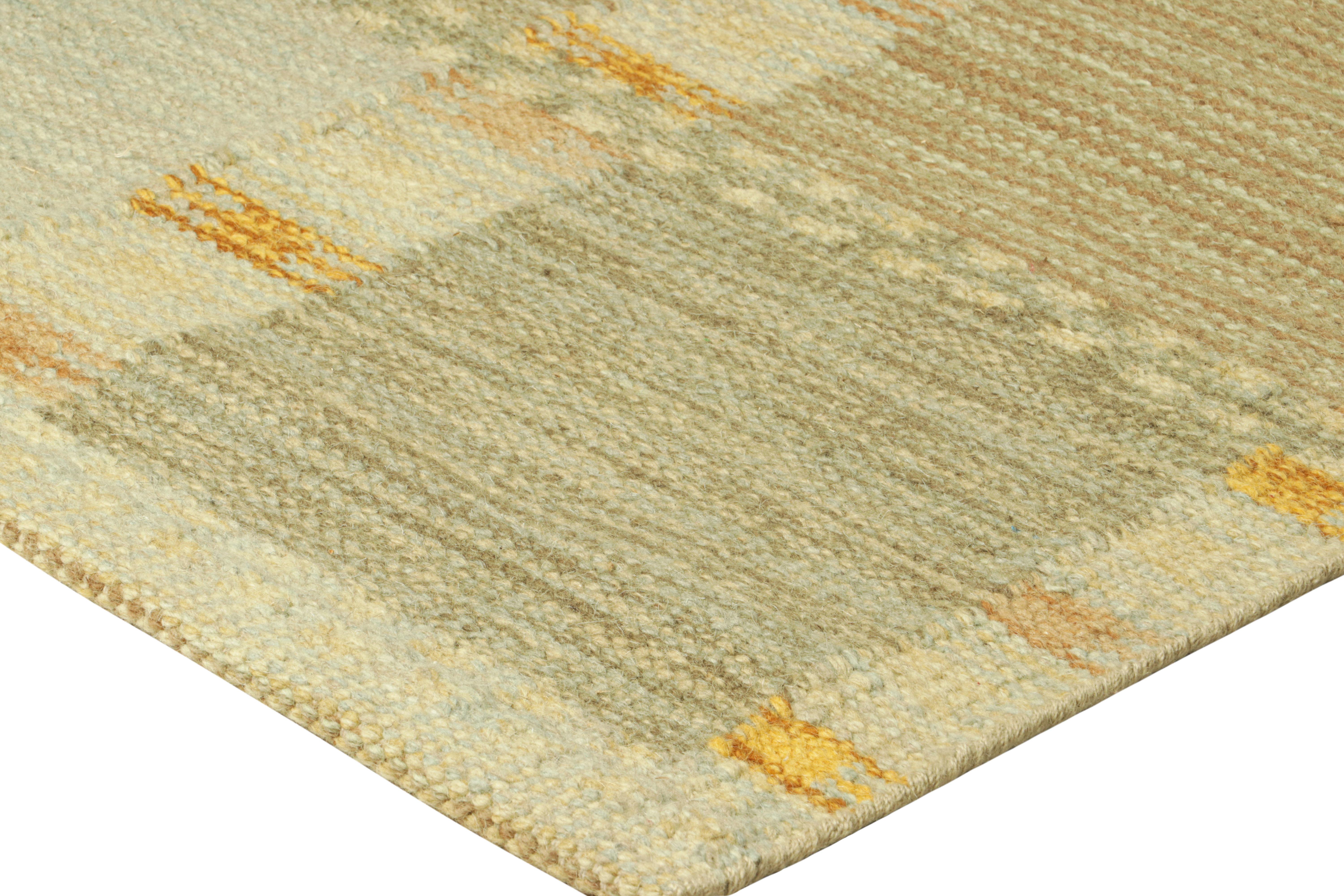Rug & Kilim's Teppich im skandinavischen Stil in Grüntönen mit geometrischen Mustern im Zustand „Neu“ im Angebot in Long Island City, NY