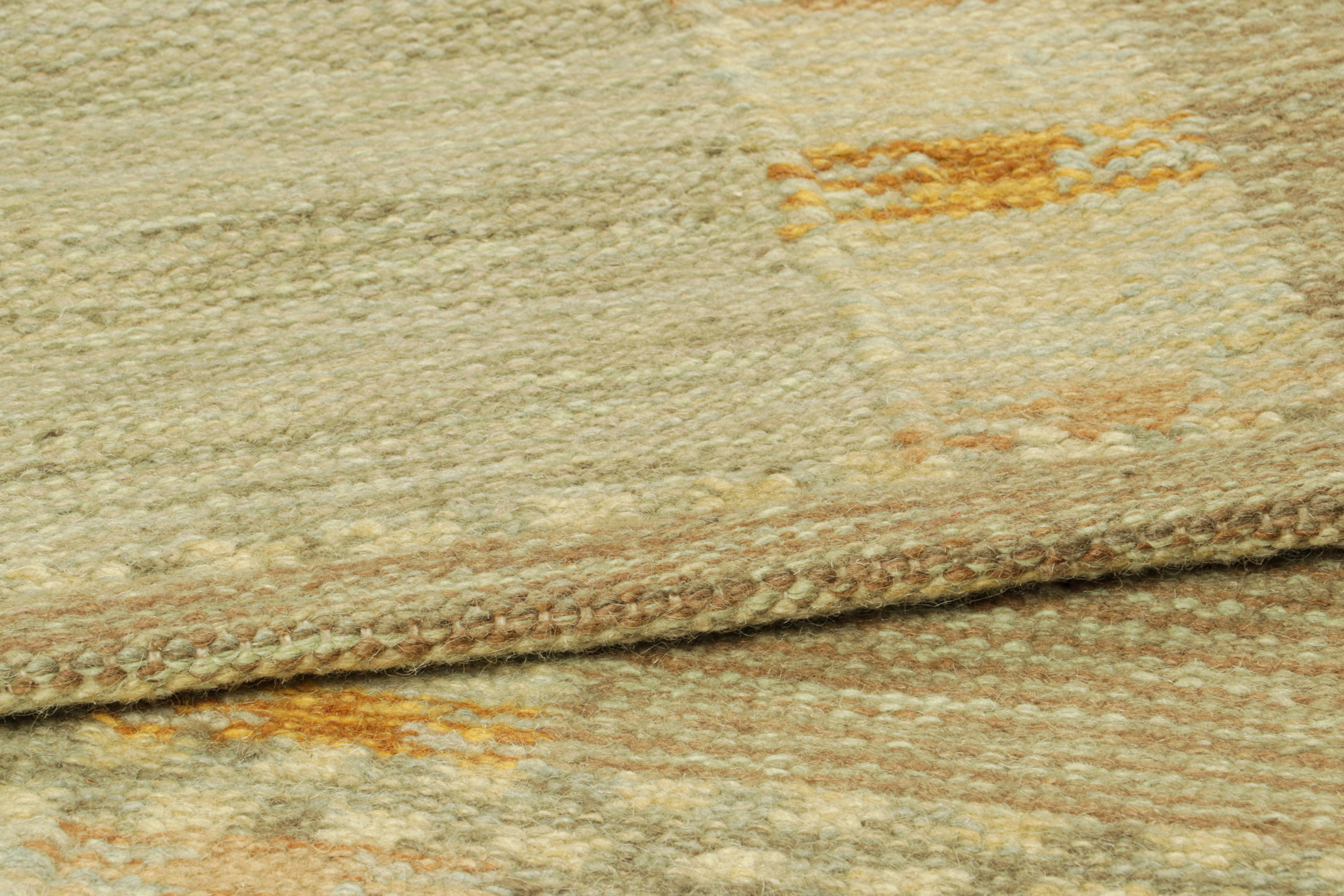 Rug & Kilim's Teppich im skandinavischen Stil in Grüntönen mit geometrischen Mustern (21. Jahrhundert und zeitgenössisch) im Angebot