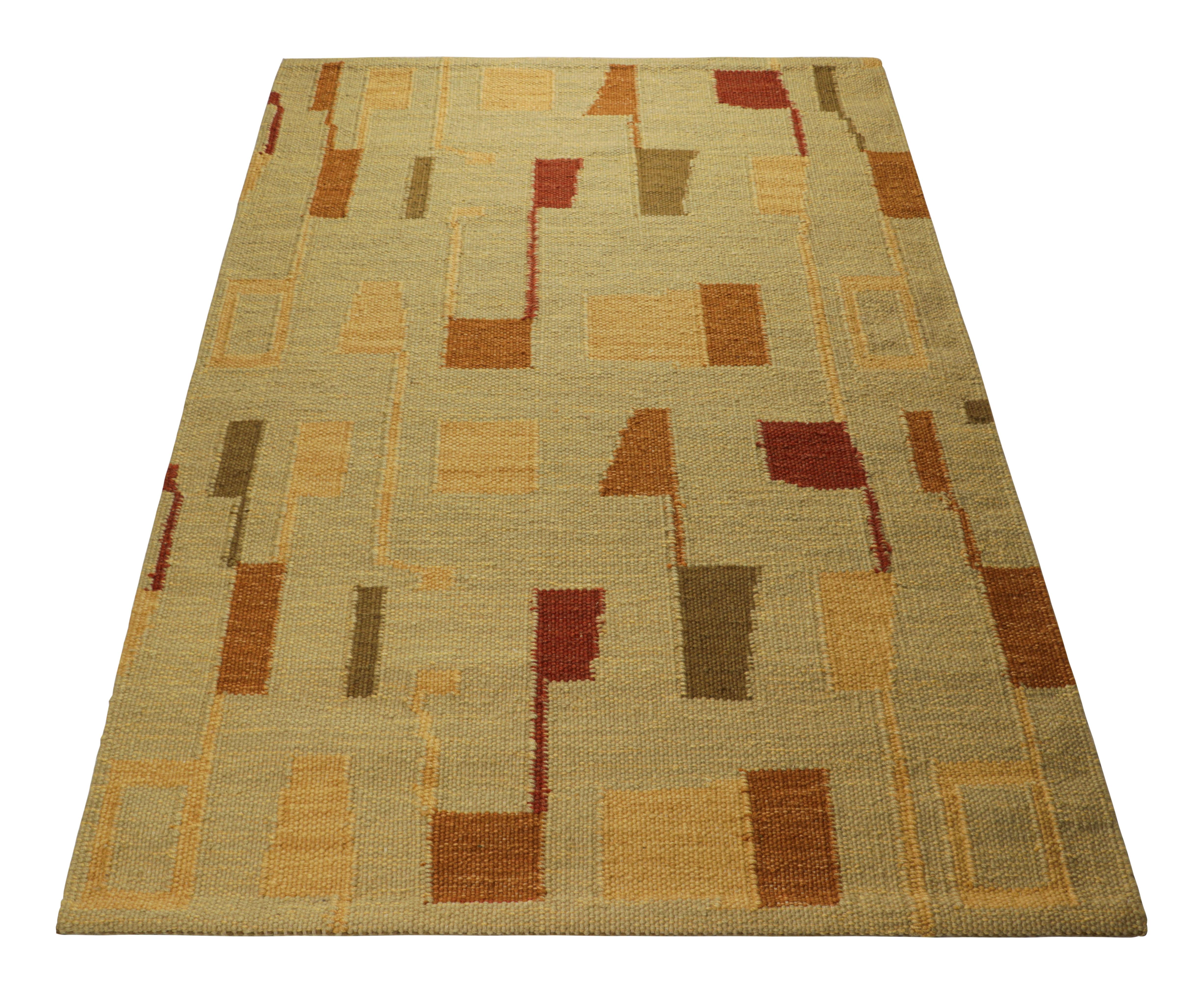 Tessuto a mano Rug & Kilim è un tappeto in stile scandinavo di colore verde con motivo geometrico colorato in vendita