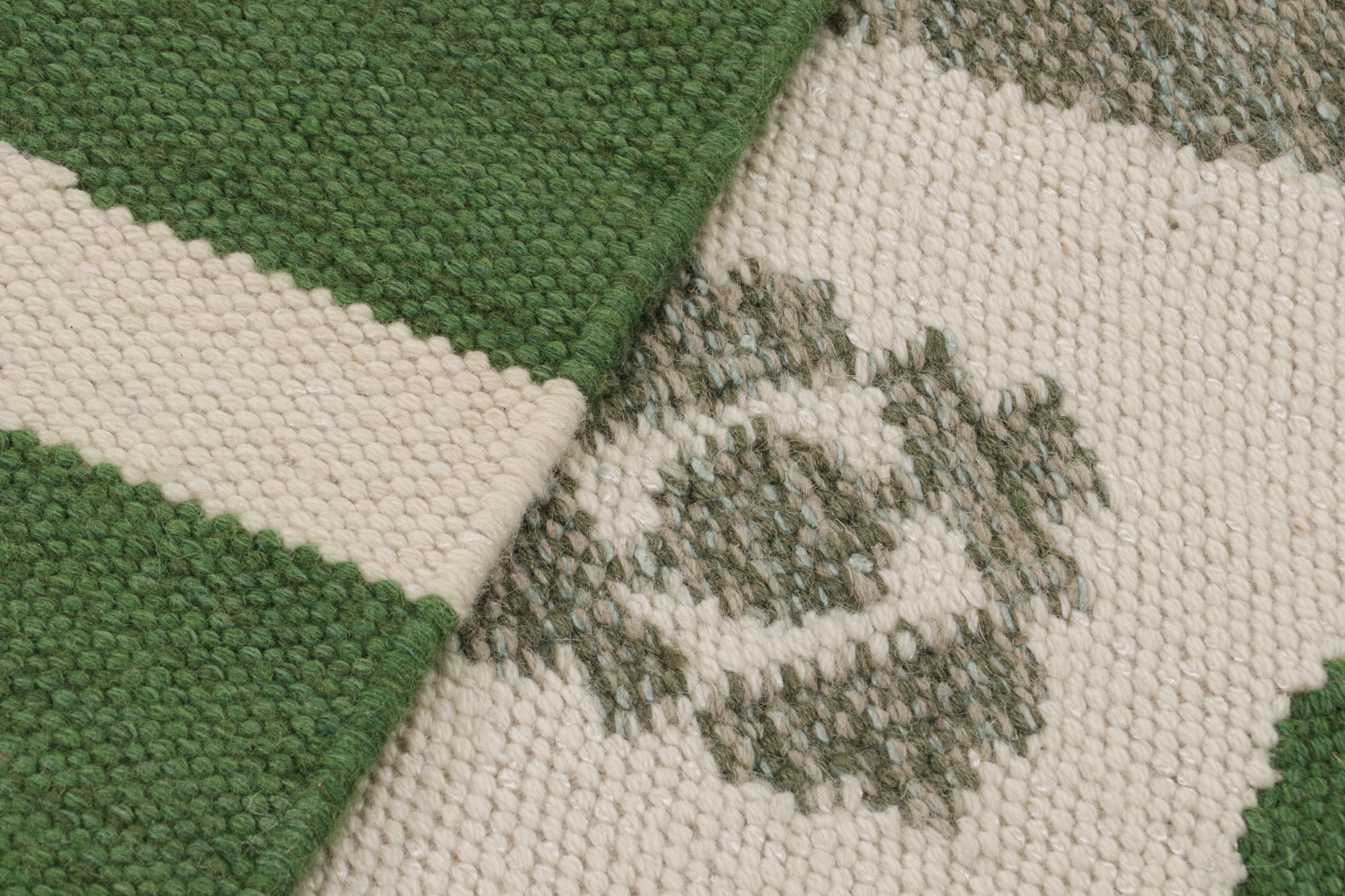XXIe siècle et contemporain Tapis de style scandinave à motifs géométriques en vert de Rug & Kilim en vente