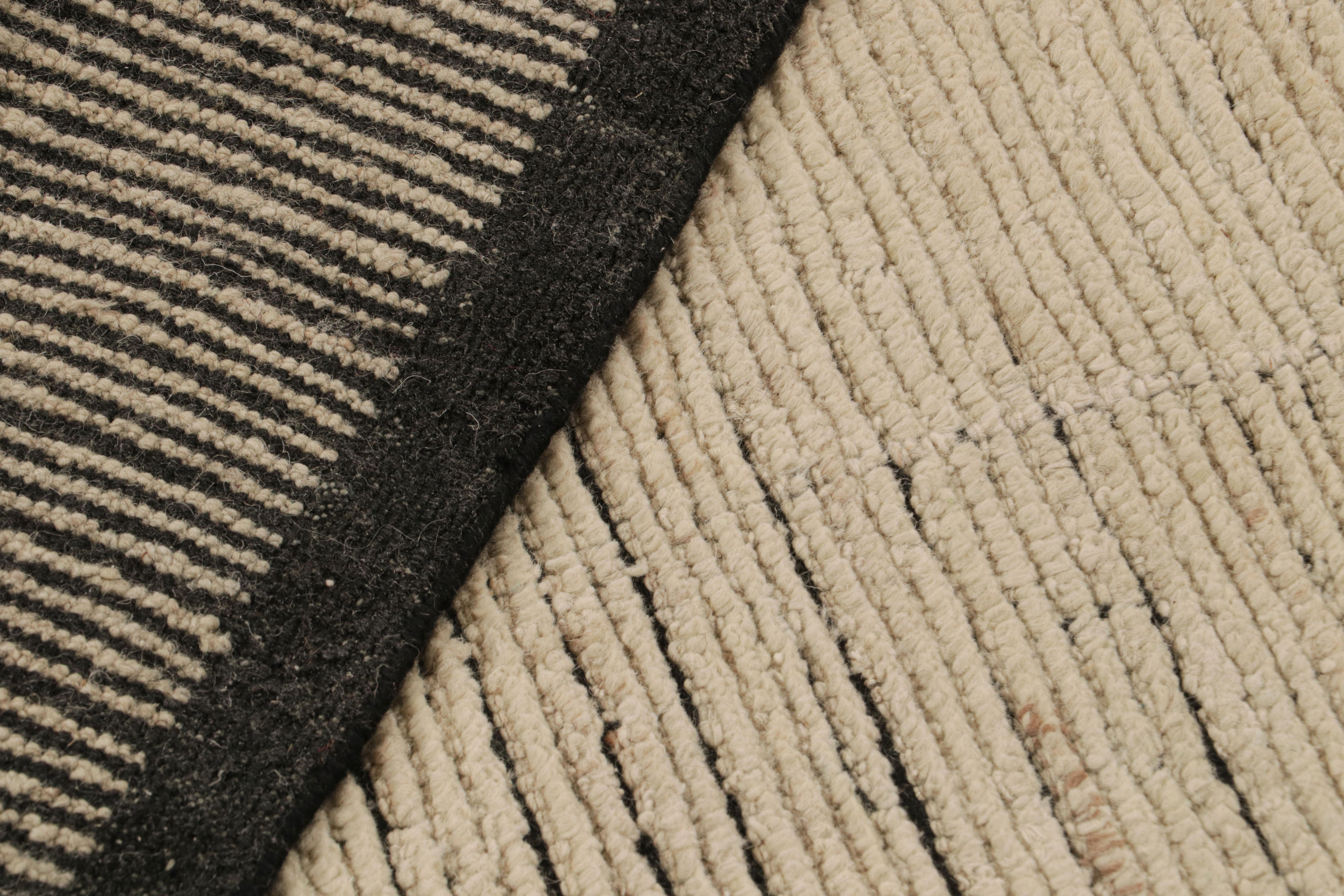 XXI secolo e contemporaneo Rug & Kilim - Tappeto in stile scandinavo in verde con motivi geometrici in vendita