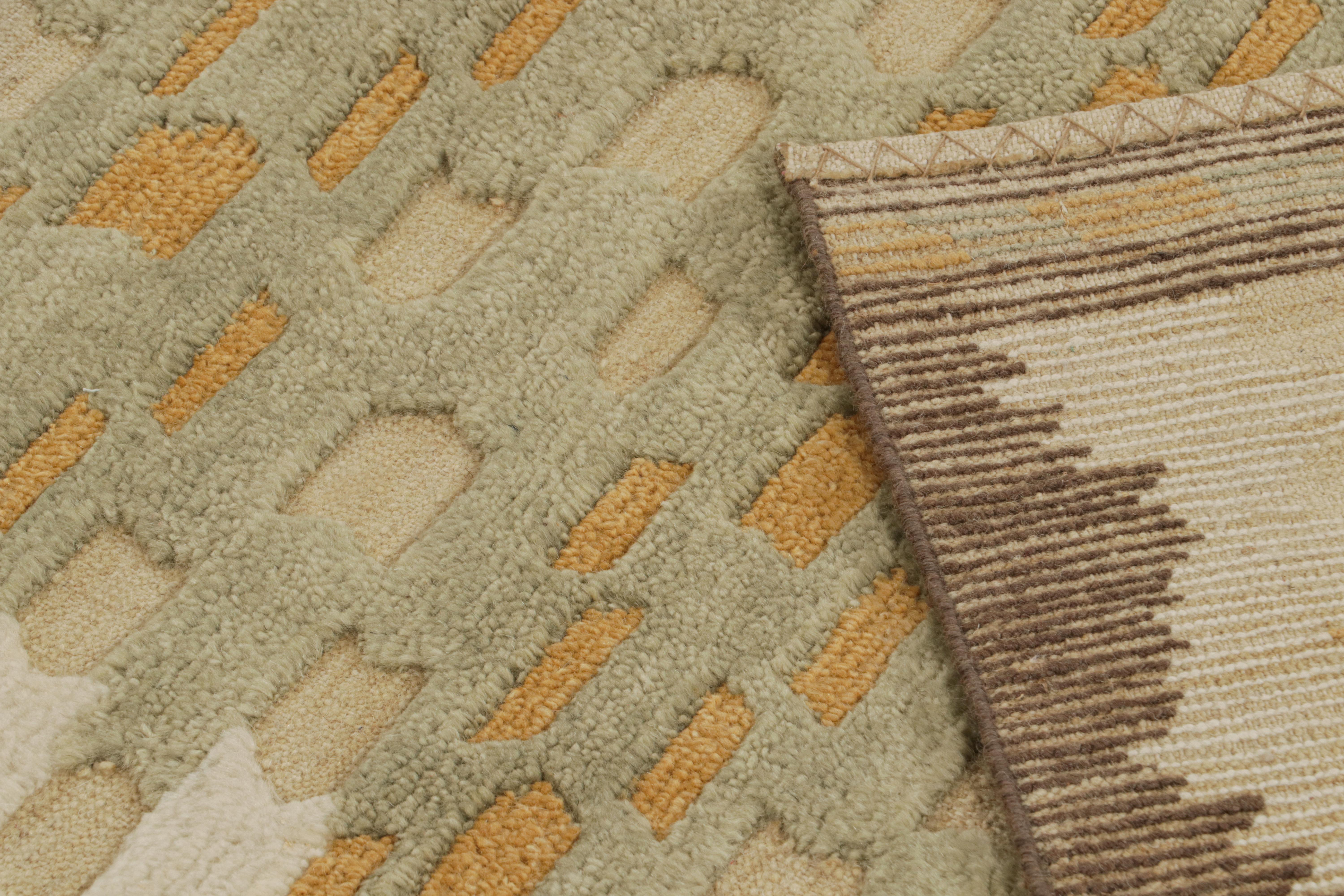 Rug & Kilim's Teppich im skandinavischen Stil in Grün mit geometrischen Mustern (21. Jahrhundert und zeitgenössisch) im Angebot