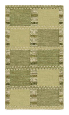 Tapis de style scandinave à motifs géométriques en vert de Rug & Kilim