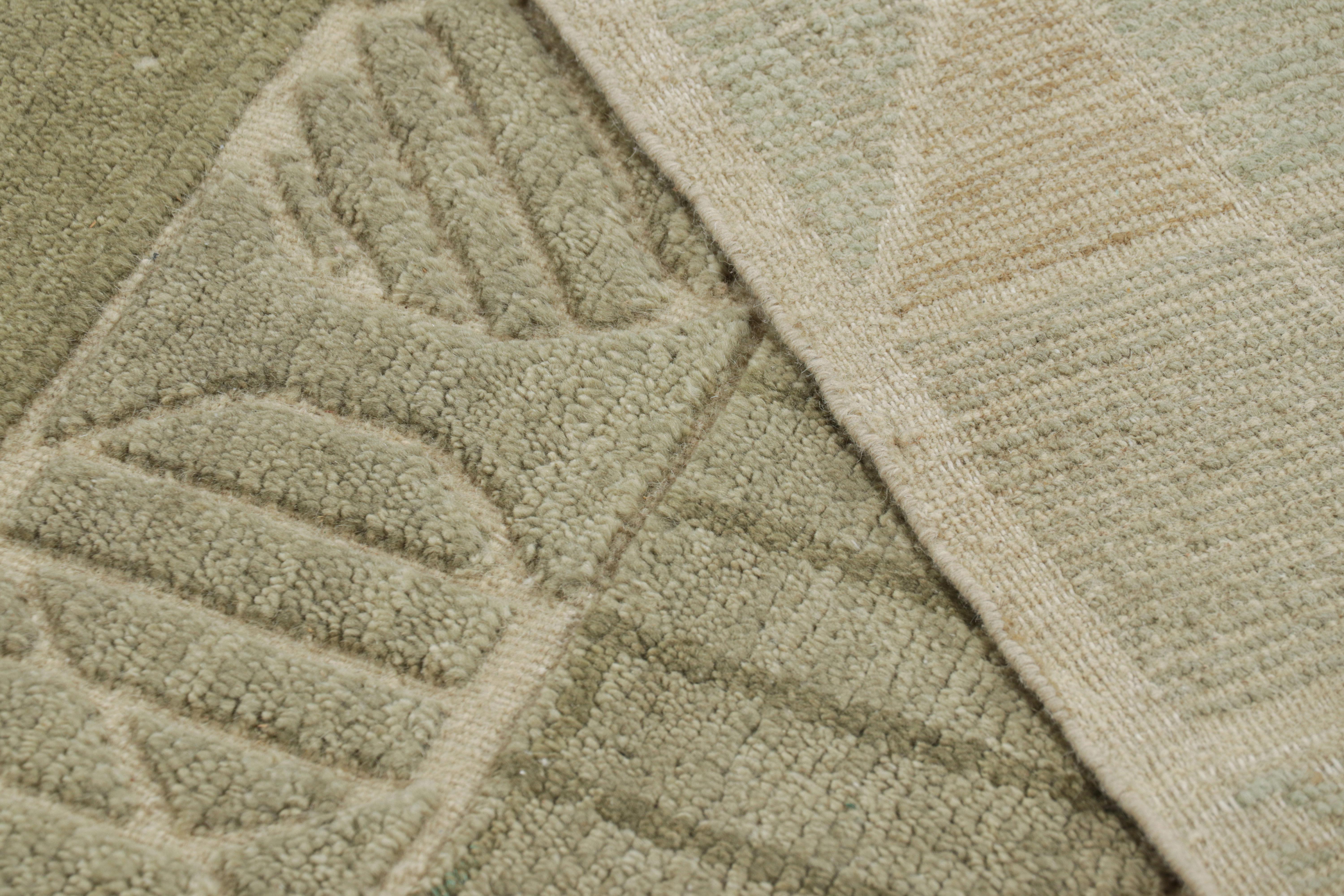 XXIe siècle et contemporain Rug & Kilim's Scandinavian Style Rug in Green with High-Low Geometric Patterns (tapis de style scandinave en vert avec des motifs géométriques en hauteur) en vente