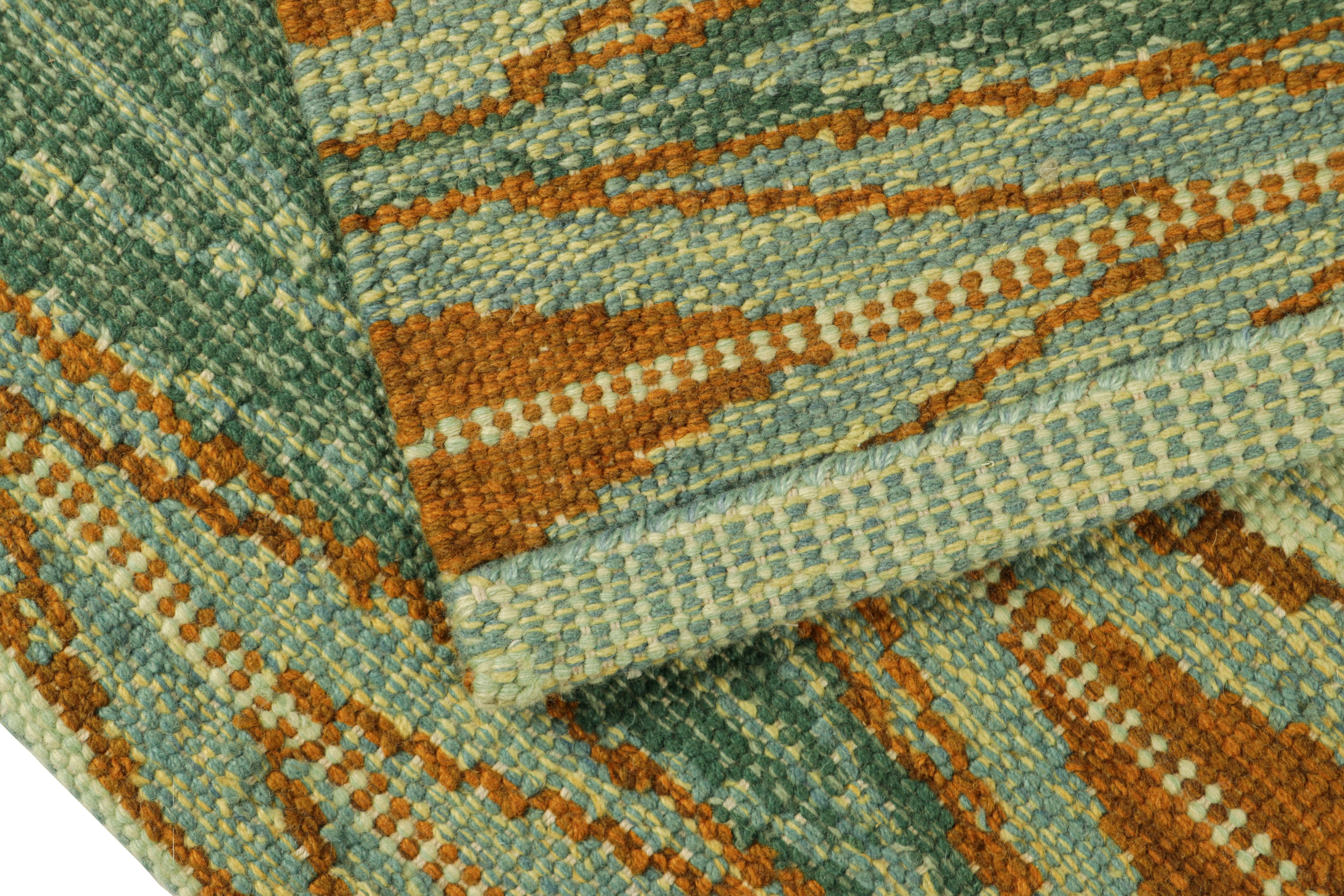 XXIe siècle et contemporain Tapis de style scandinave de Rug & Kilim en vert, avec des motifs géométriques orange en vente