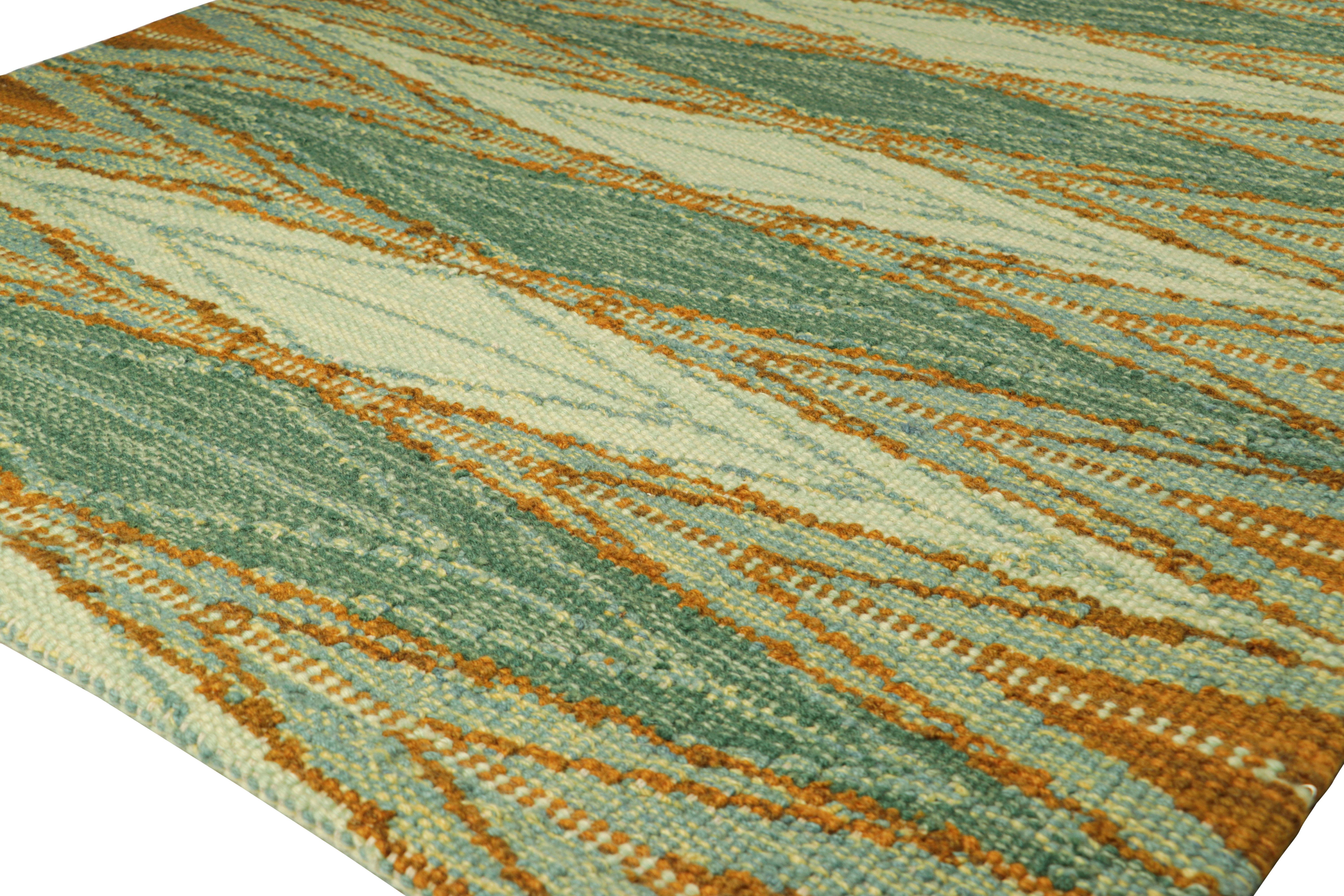 Moderne Tapis de style scandinave de Rug & Kilim en vert, avec des motifs géométriques orange en vente