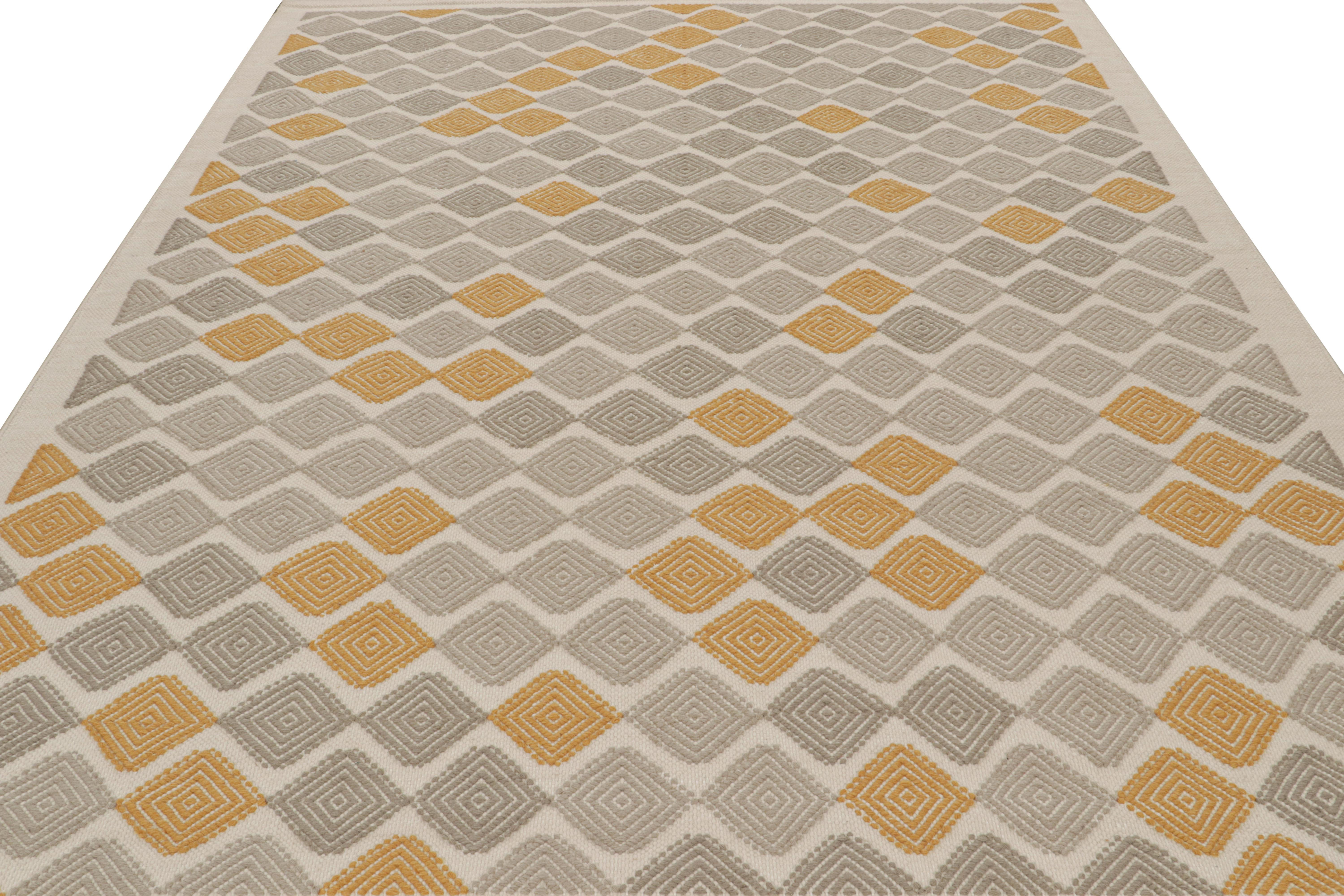 Rug & Kilims Teppich im skandinavischen Stil mit grauen und goldenen Mustern (Stammeskunst) im Angebot