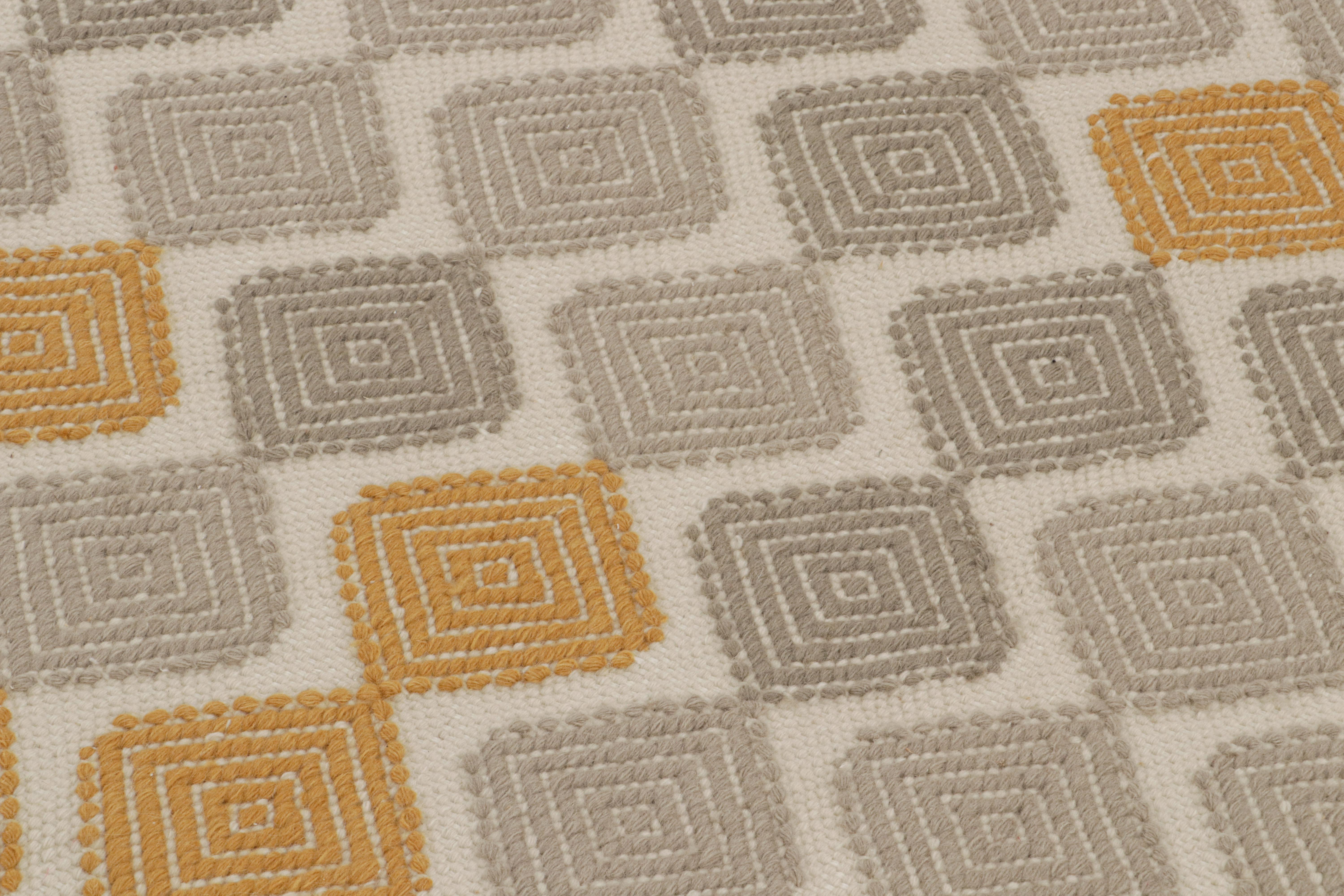 Rug & Kilim’s Scandinavian Style Rug in Grey & Gold Patterns In New Condition For Sale In Long Island City, NY