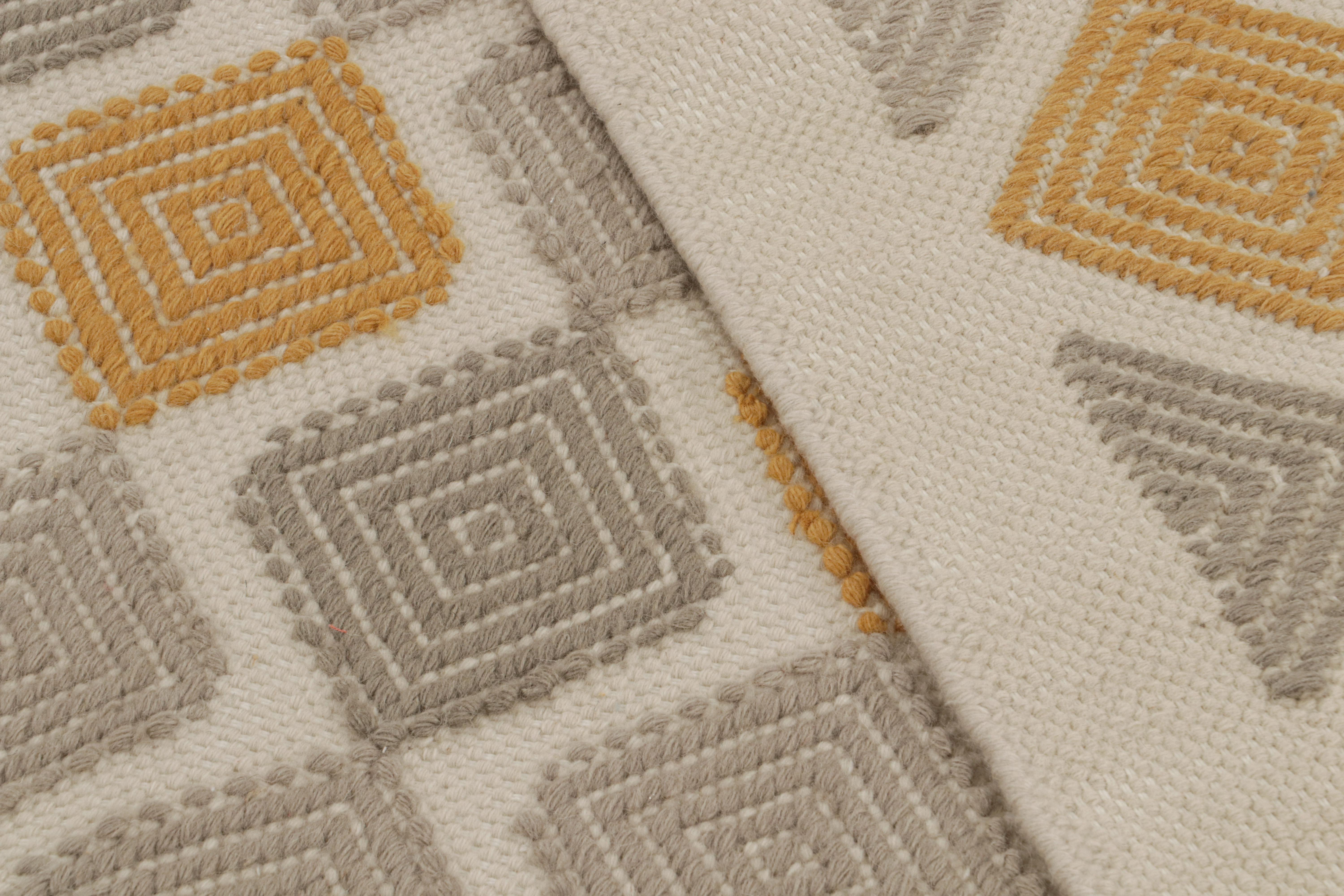 XXIe siècle et contemporain Tapis de style scandinave à motifs gris et or de Rug & Kilim en vente