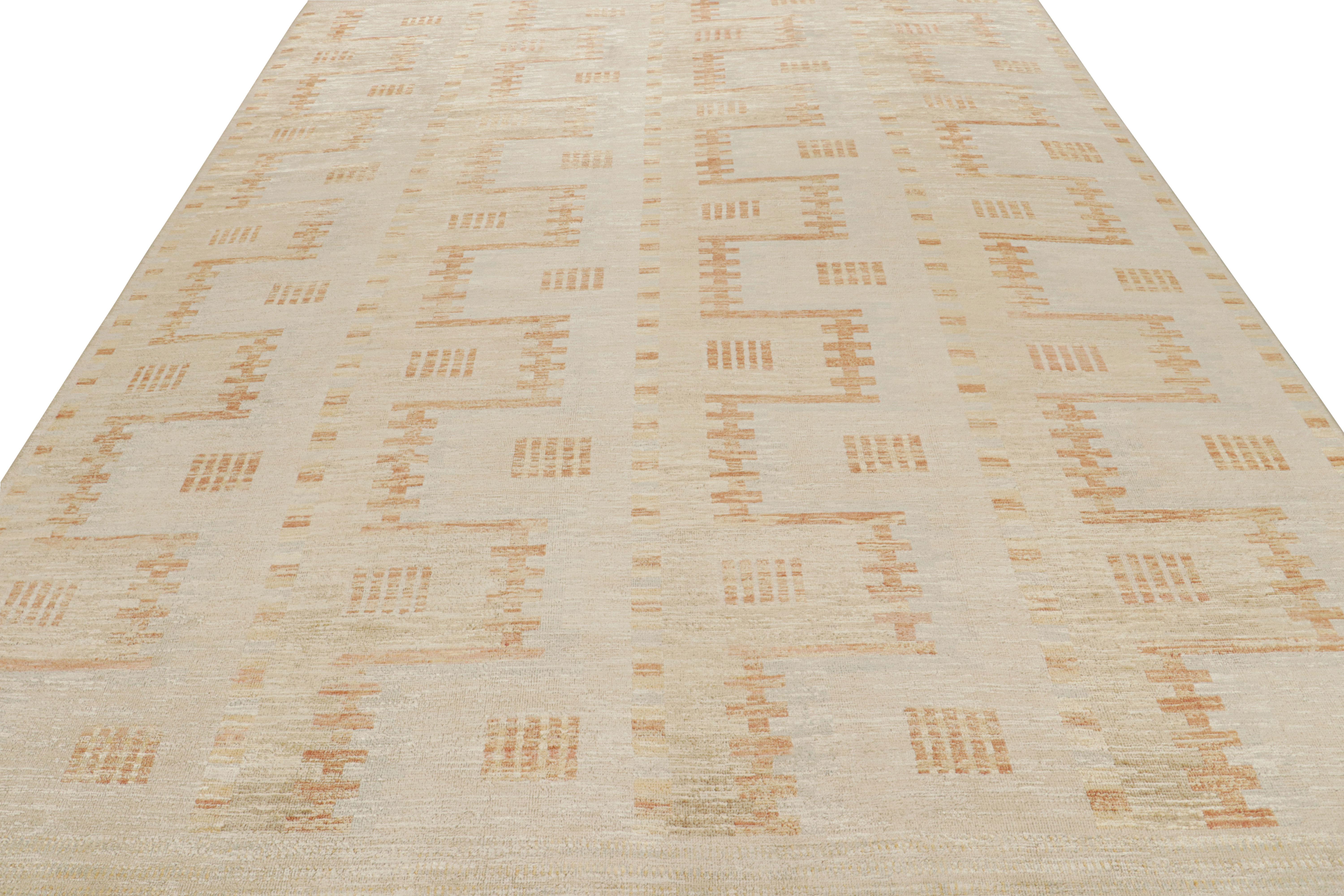Scandinavo moderno Rug & Kilim’s Scandinavian Style Rug in Ivory and Beige, with Geometric Pattern in vendita